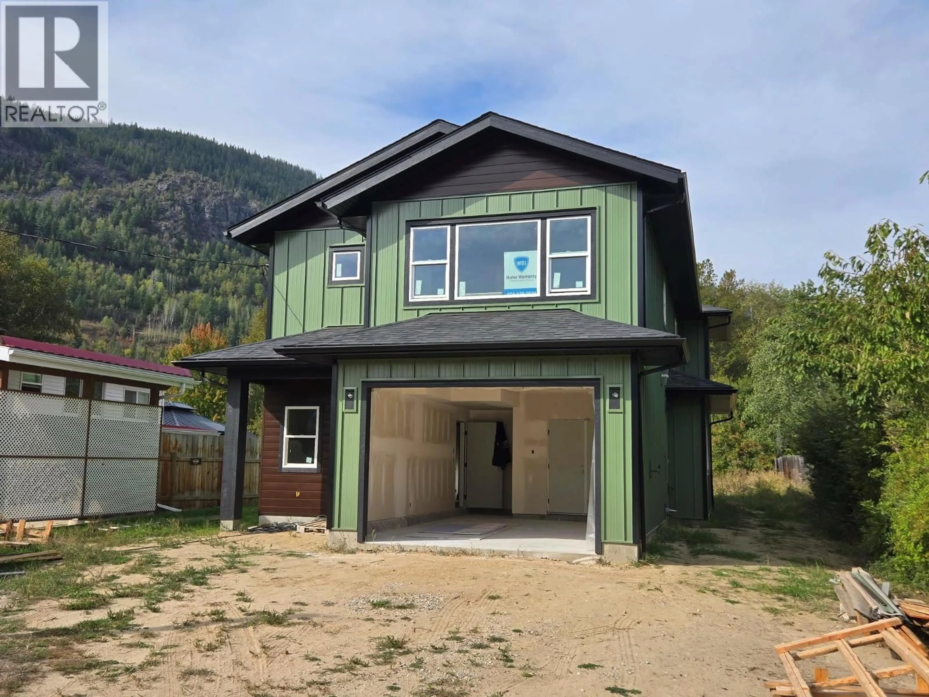 Home with vinyl exterior material, building for 209 12TH AVENUE FRONTAGE ROAD, Genelle British Columbia V0G1G0