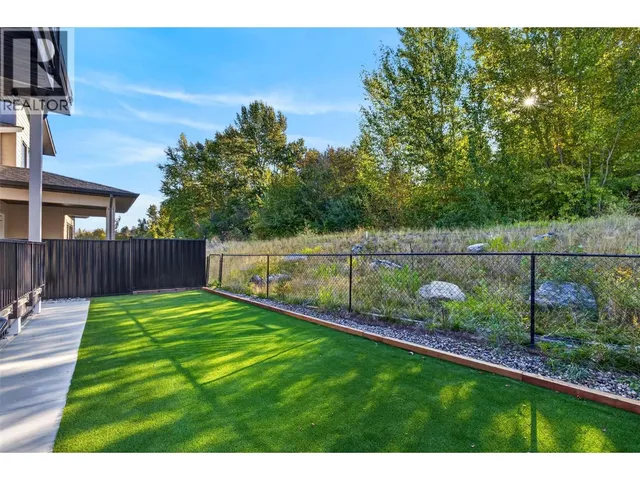 996 BULL CRESCENT, Kelowna 2