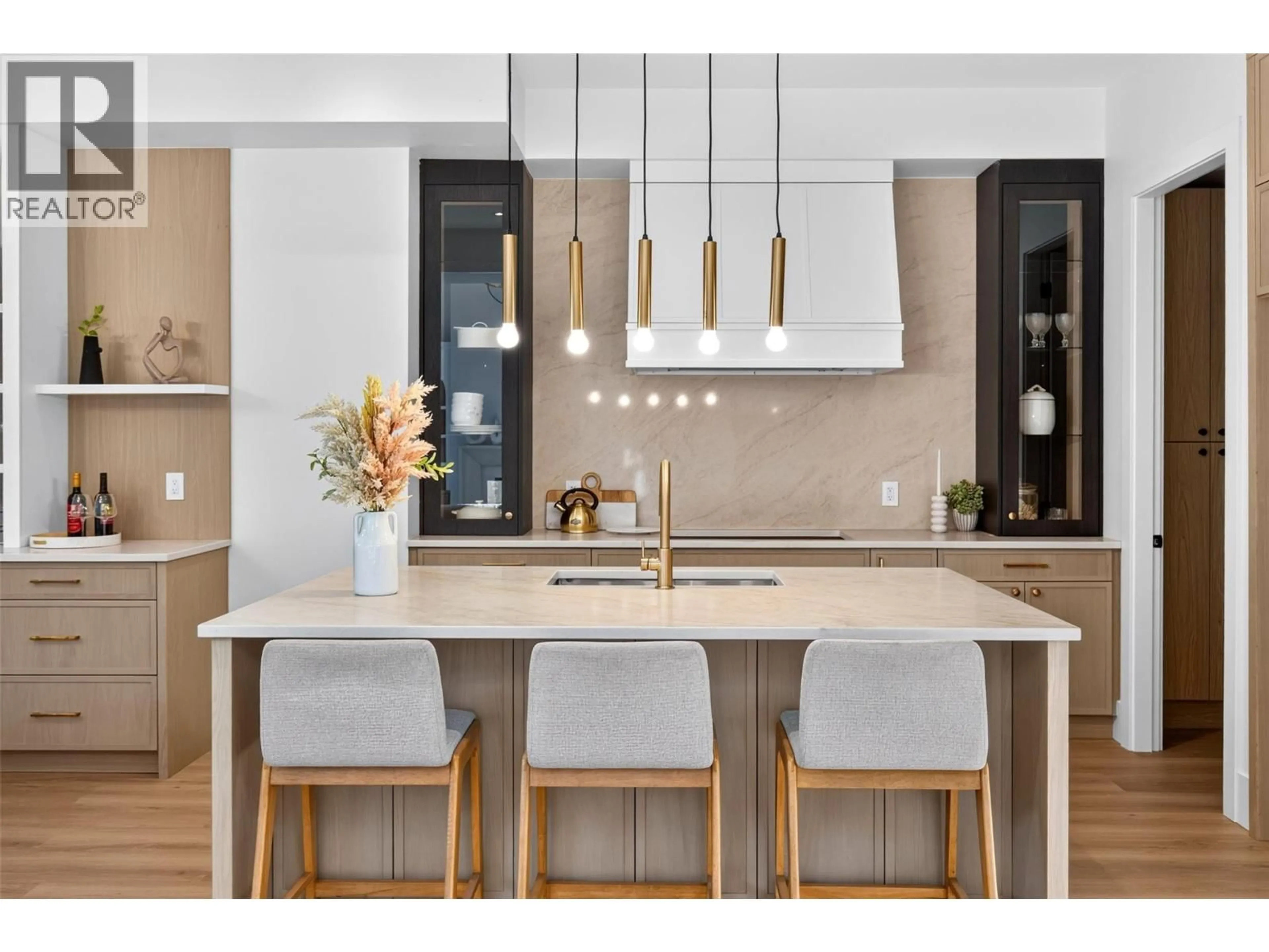 Contemporary kitchen, unknown for 996 BULL CRESCENT, Kelowna British Columbia V1W0B6