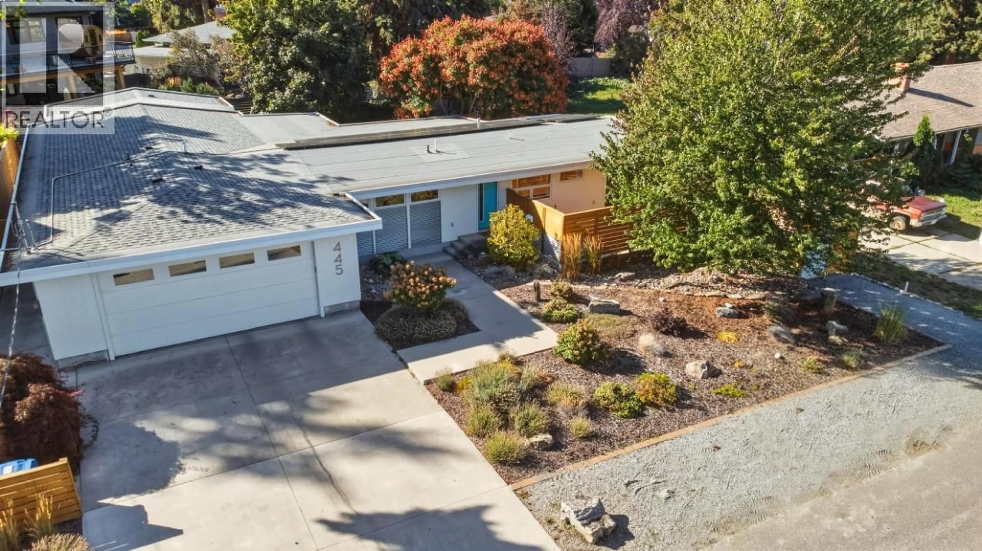 A pic from outside/outdoor area/front of a property/back of a property/a pic from drone, street for 445 SARSONS ROAD, Kelowna British Columbia V1W1C3