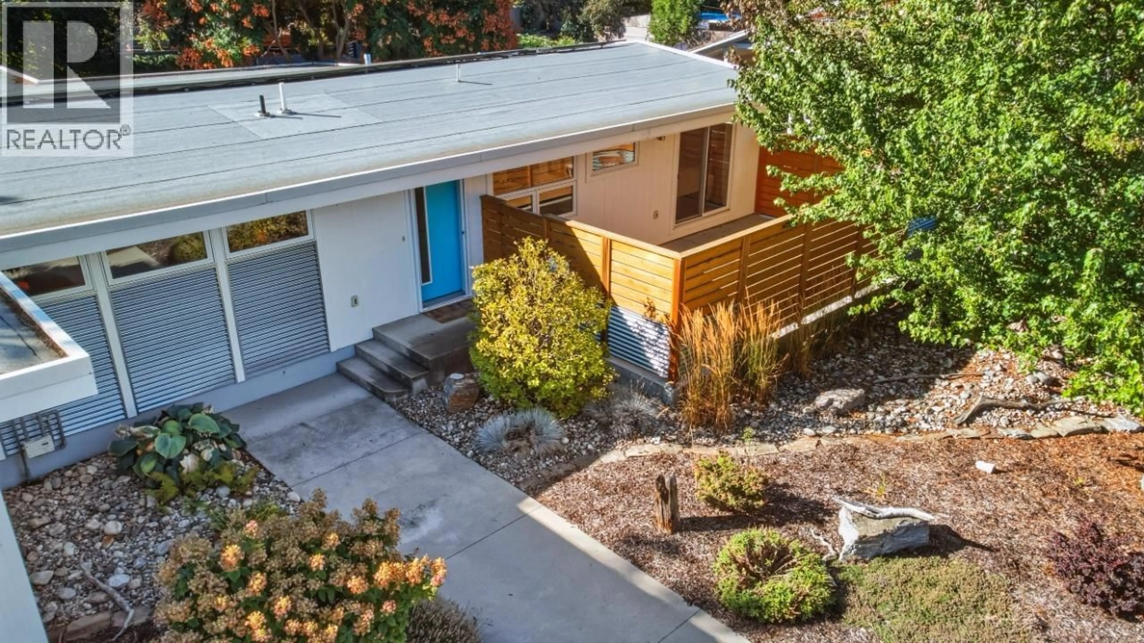 A pic from outside/outdoor area/front of a property/back of a property/a pic from drone, street for 445 SARSONS ROAD, Kelowna British Columbia V1W1C3