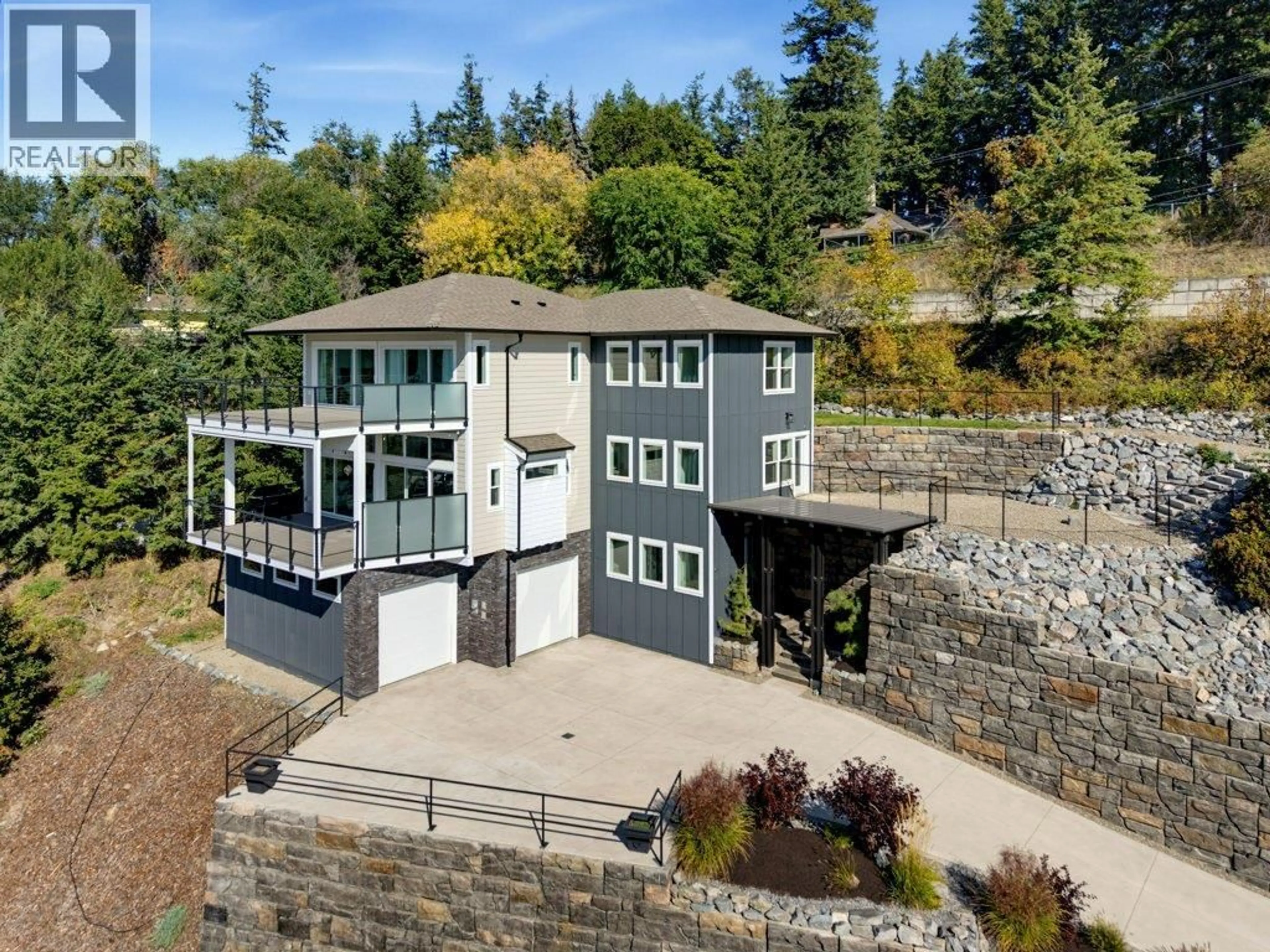 A pic from outside/outdoor area/front of a property/back of a property/a pic from drone, water/lake/river/ocean view for 41 - 1581 20TH STREET NORTHEAST, Salmon Arm British Columbia V1E0A7