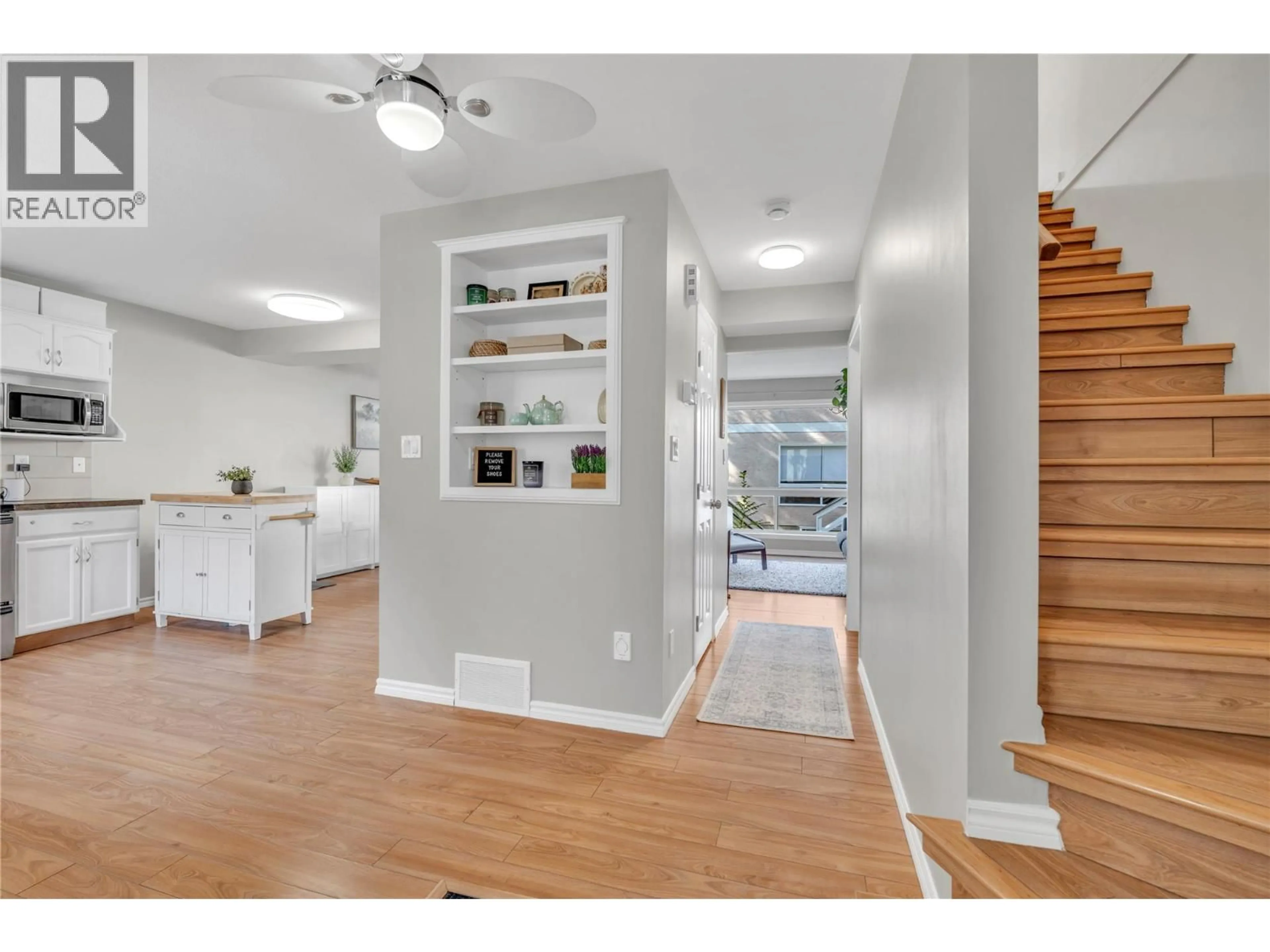 Indoor entryway for 142 - 1458 PENTICTON AVENUE, Penticton British Columbia V2A8L3