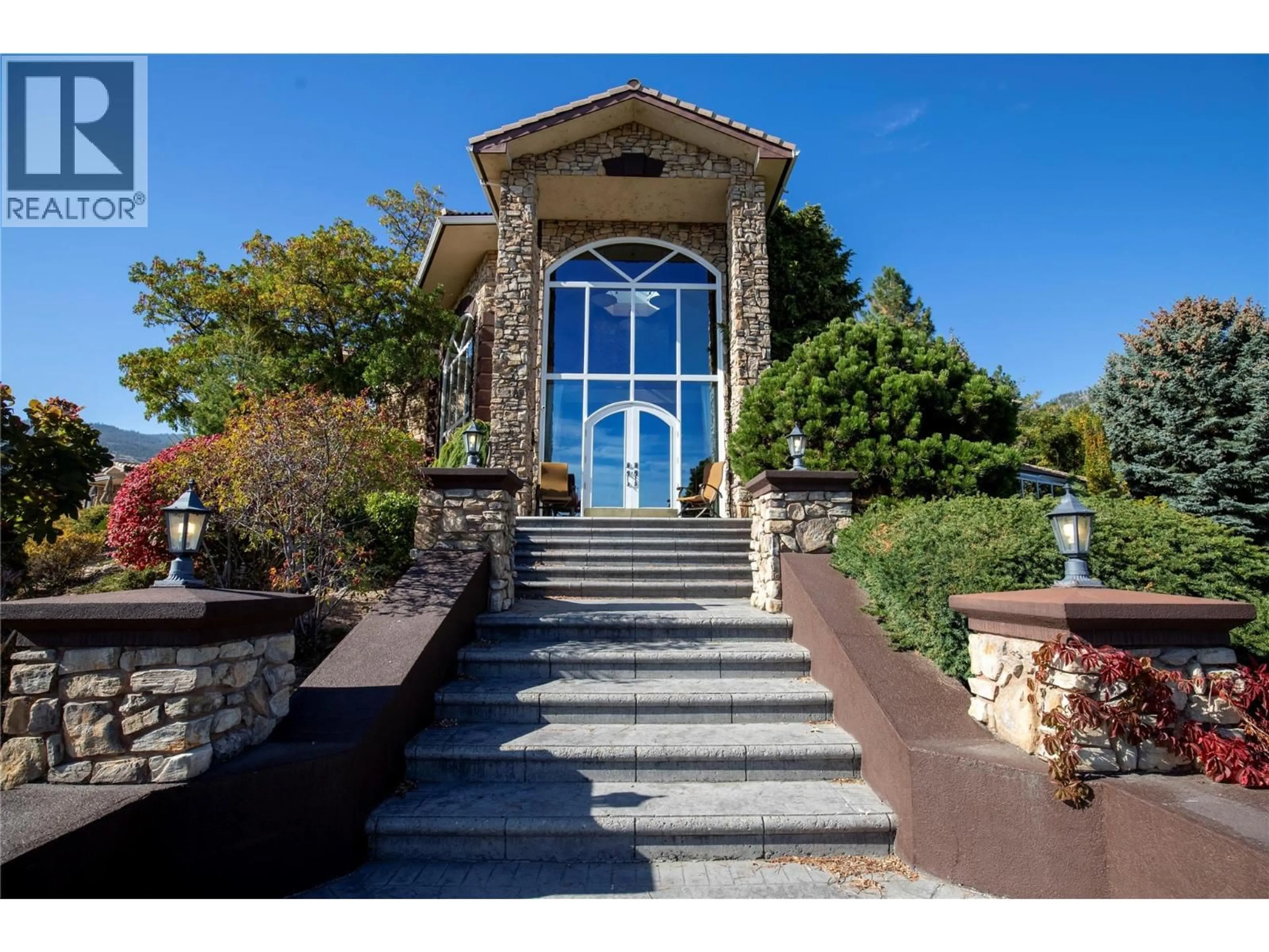 Indoor foyer for 2802 WEST BENCH DRIVE, Penticton British Columbia V2A8Z8