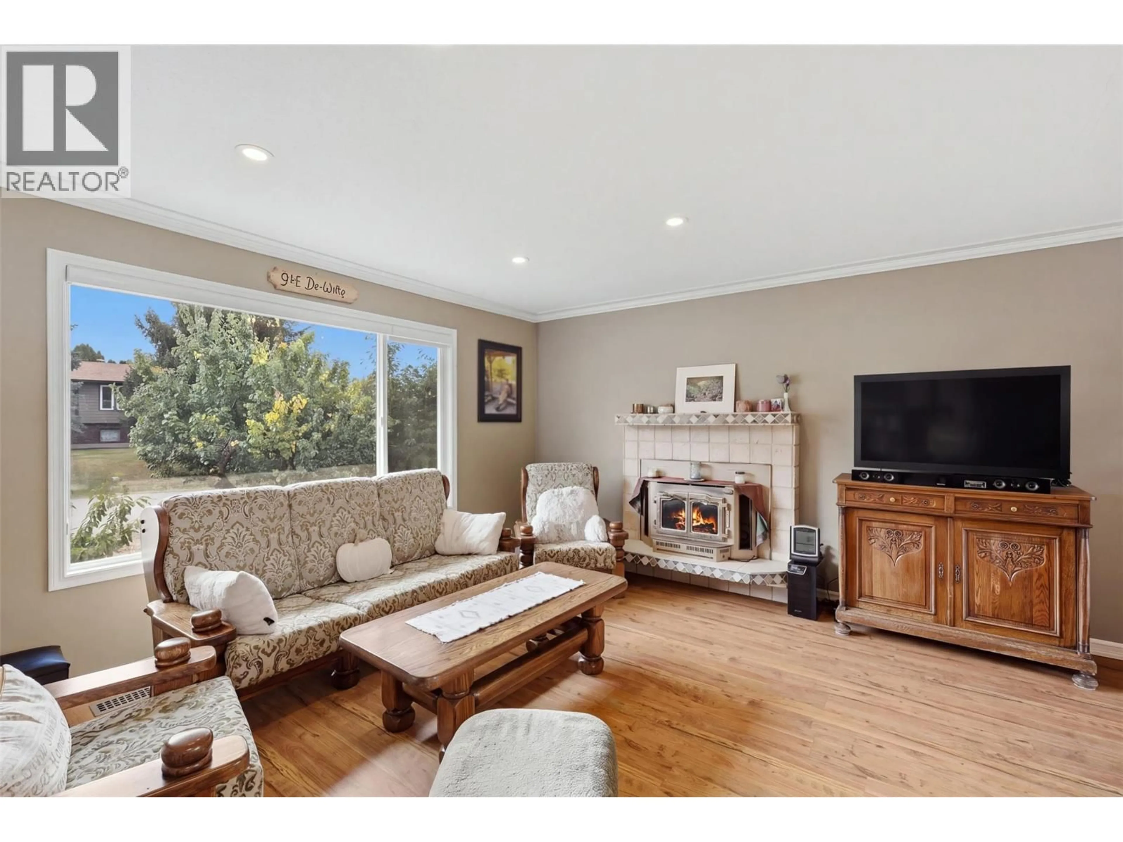 Living room with furniture, wood/laminate floor for 4809 BOLEAN DRIVE, Kamloops British Columbia V2H1M3