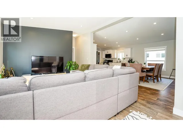 44 JOHNSON WAY, Revelstoke 5