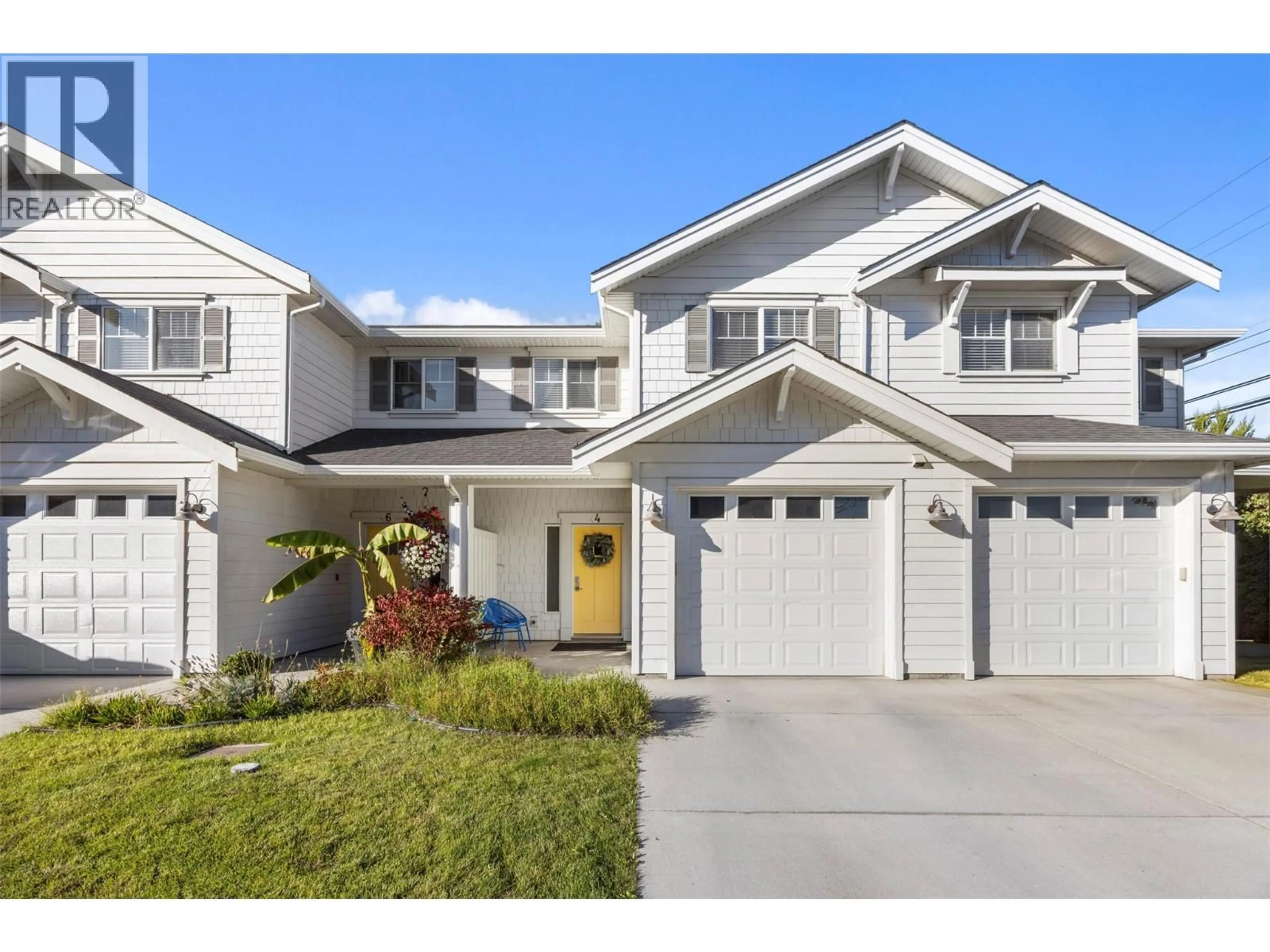 Home with vinyl exterior material, street for 4 - 10724 BOTTOM WOOD LAKE ROAD, Lake Country British Columbia V4V2T3