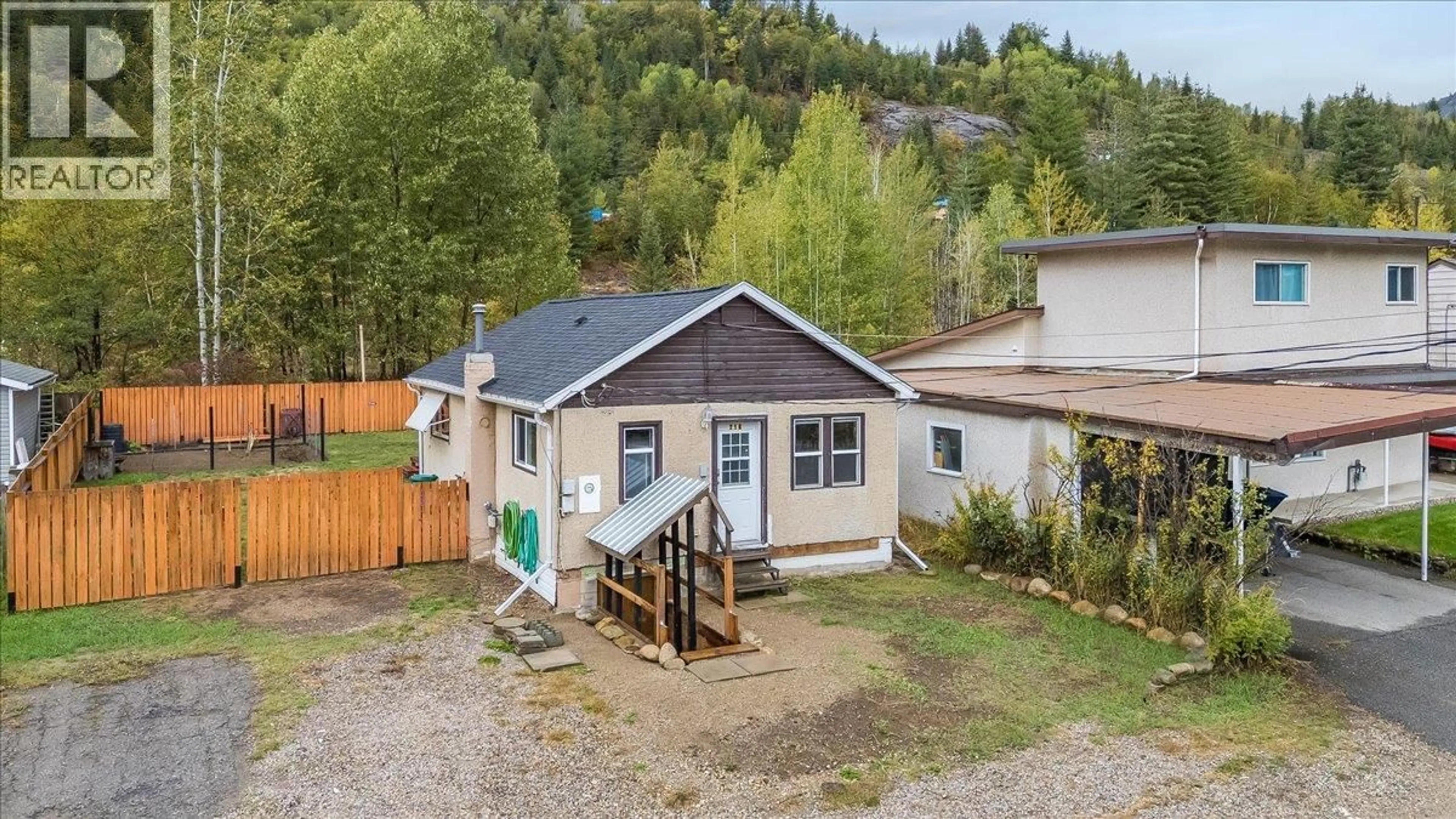A pic from outside/outdoor area/front of a property/back of a property/a pic from drone, unknown for 256 2ND AVENUE, Rivervale British Columbia V1R4V3