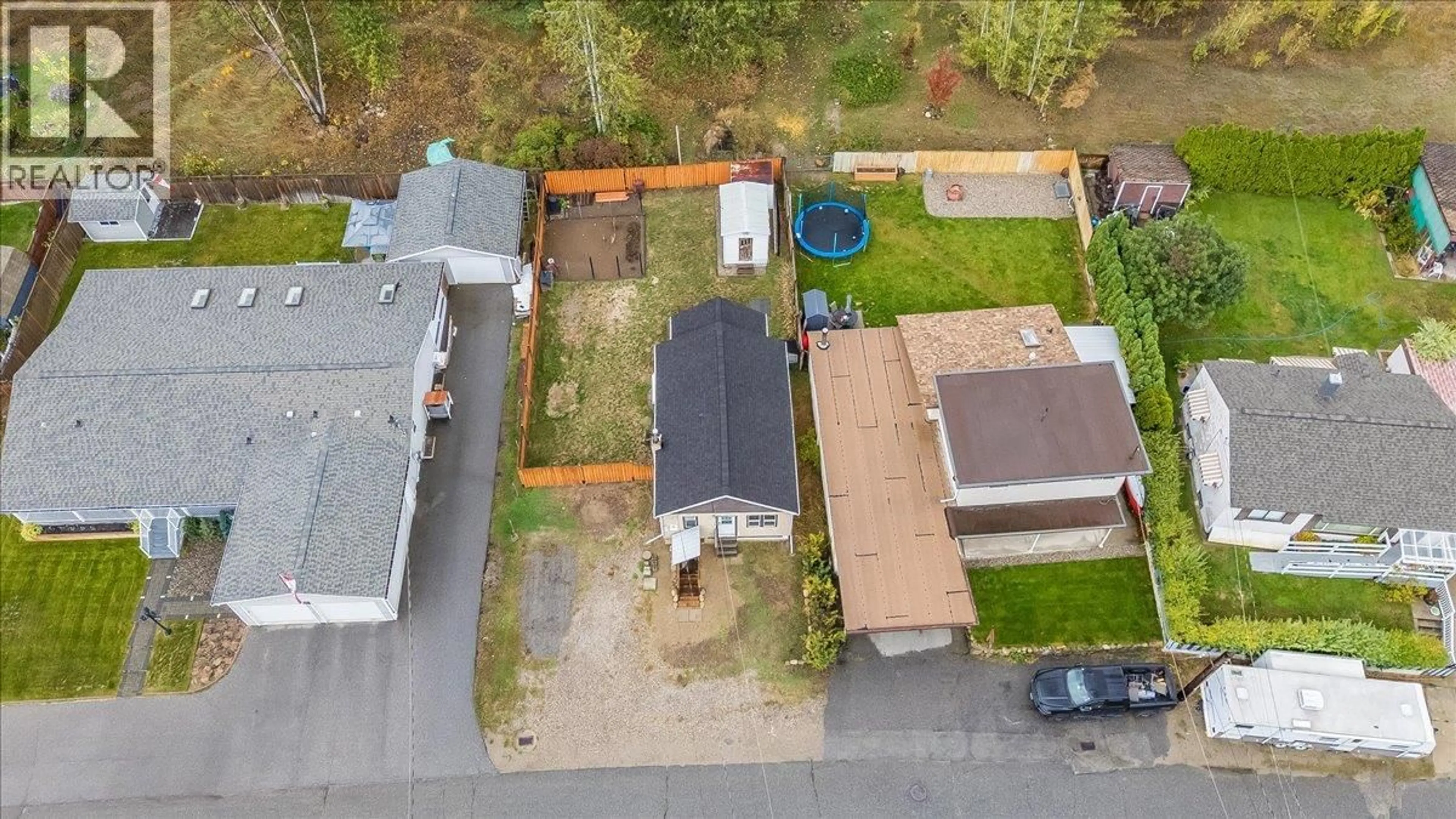 A pic from outside/outdoor area/front of a property/back of a property/a pic from drone, street for 256 2ND AVENUE, Rivervale British Columbia V1R4V3