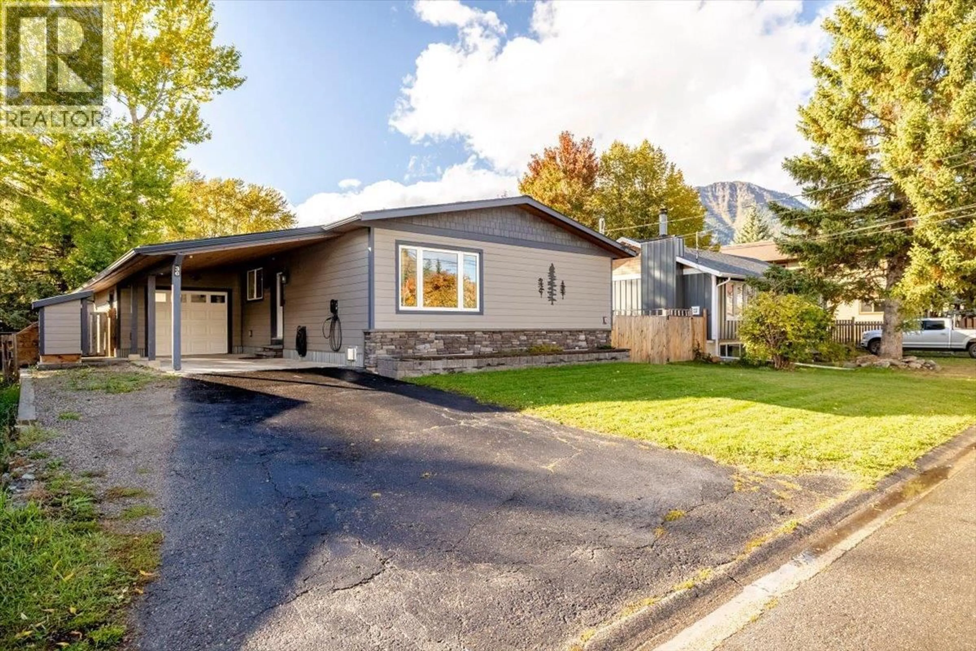 Home with vinyl exterior material, street for 36 MT TRINITY AVENUE, Fernie British Columbia V0B1M3