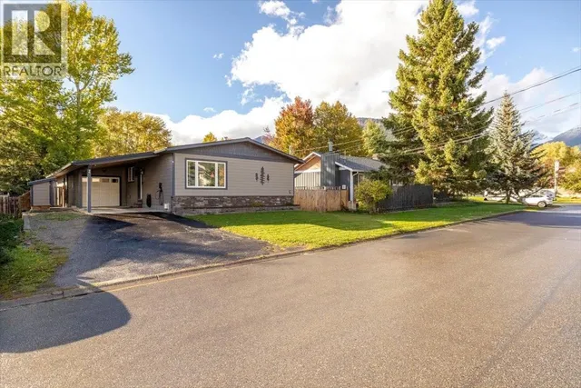 36 MT TRINITY AVENUE, Fernie 3