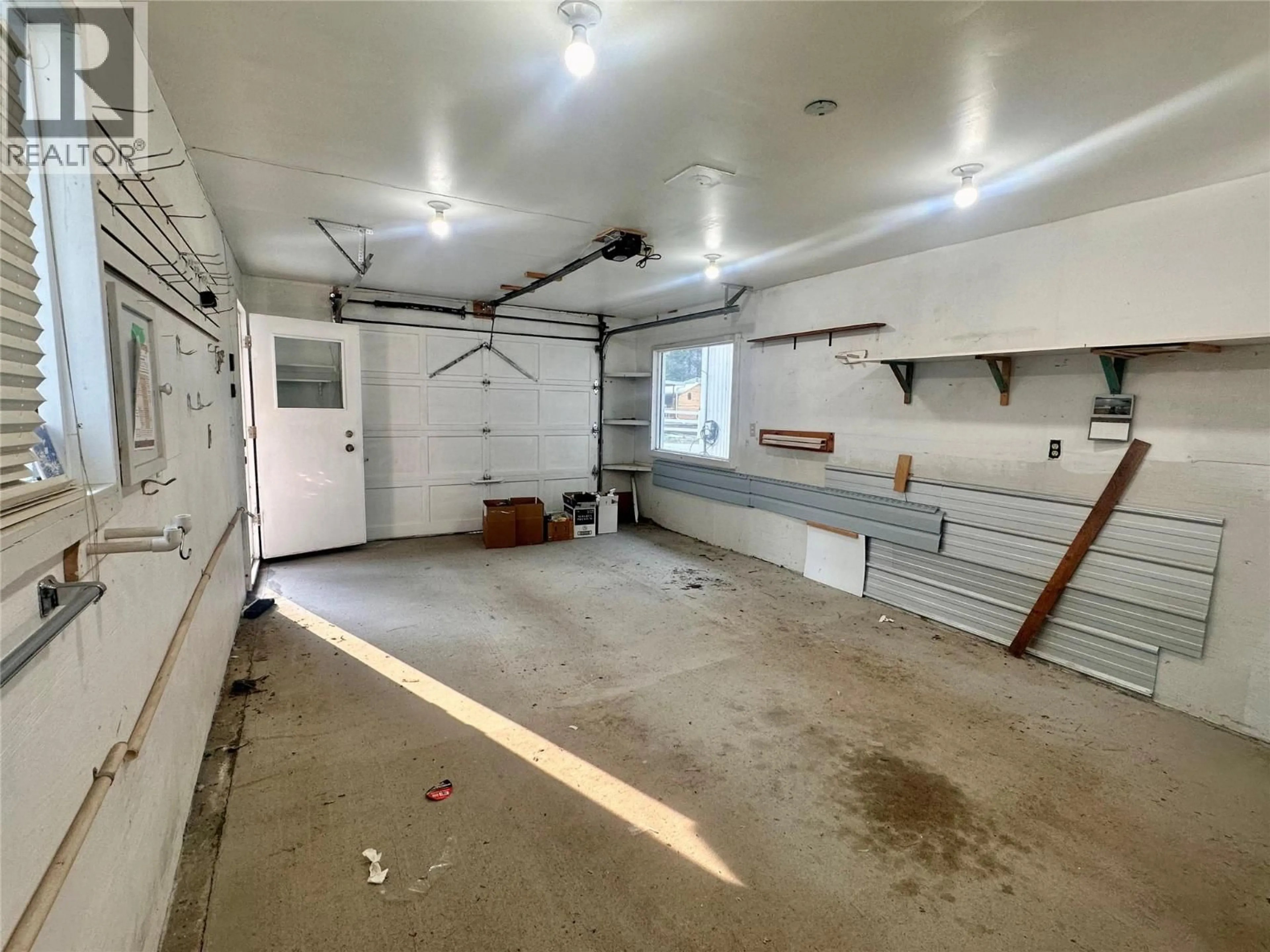 Indoor garage for 7 - 1514 3A HIGHWAY, Keremeos British Columbia V0X1N6