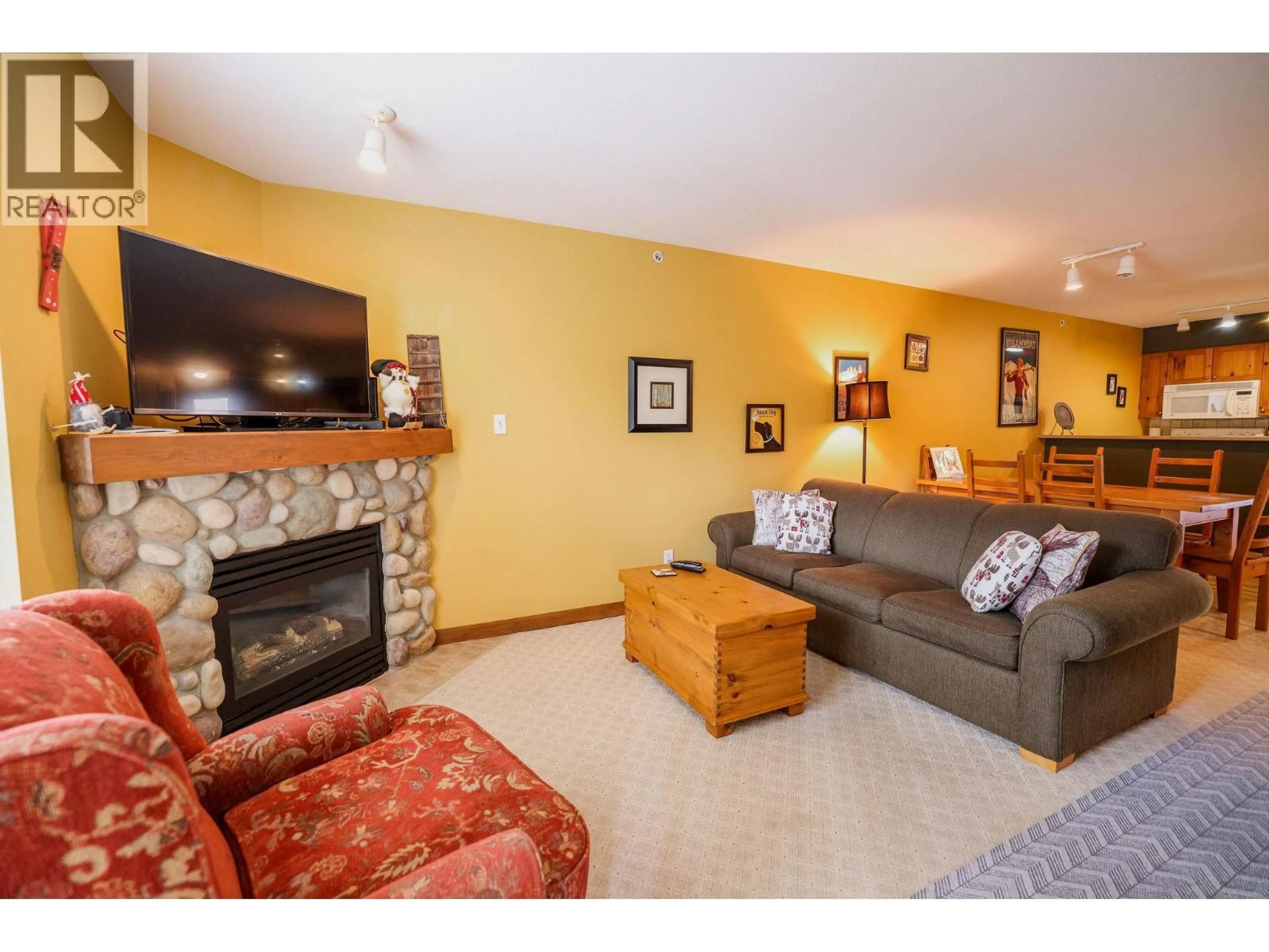 Living room with furniture, unknown for 305 - 9812 SILVER STAR ROAD, Vernon British Columbia v1b3Y9