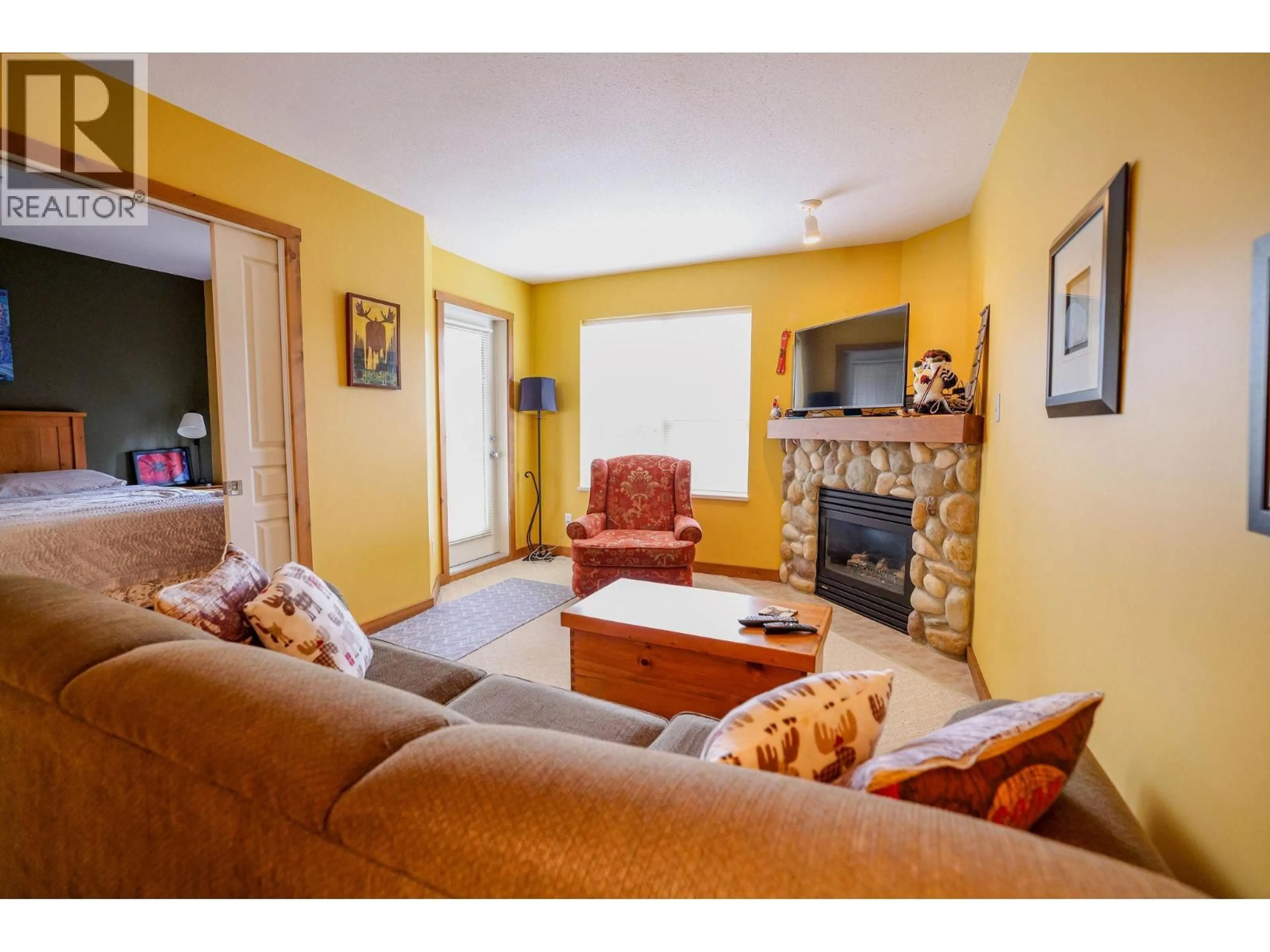 Living room with furniture, unknown for 305 - 9812 SILVER STAR ROAD, Vernon British Columbia v1b3Y9