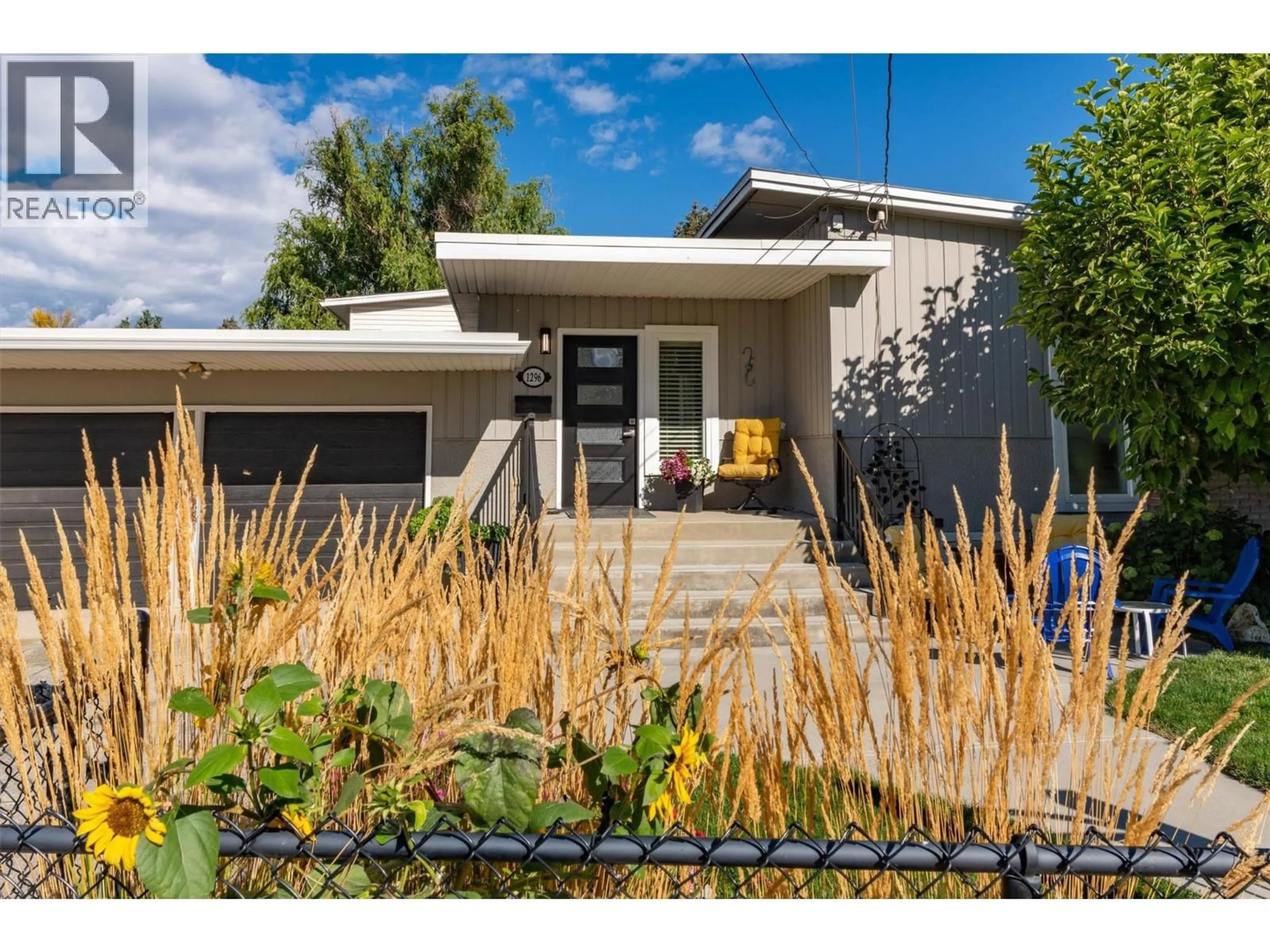 Home with vinyl exterior material, street for 1296 KELGLEN CRESCENT, Kelowna British Columbia V1Y6K5