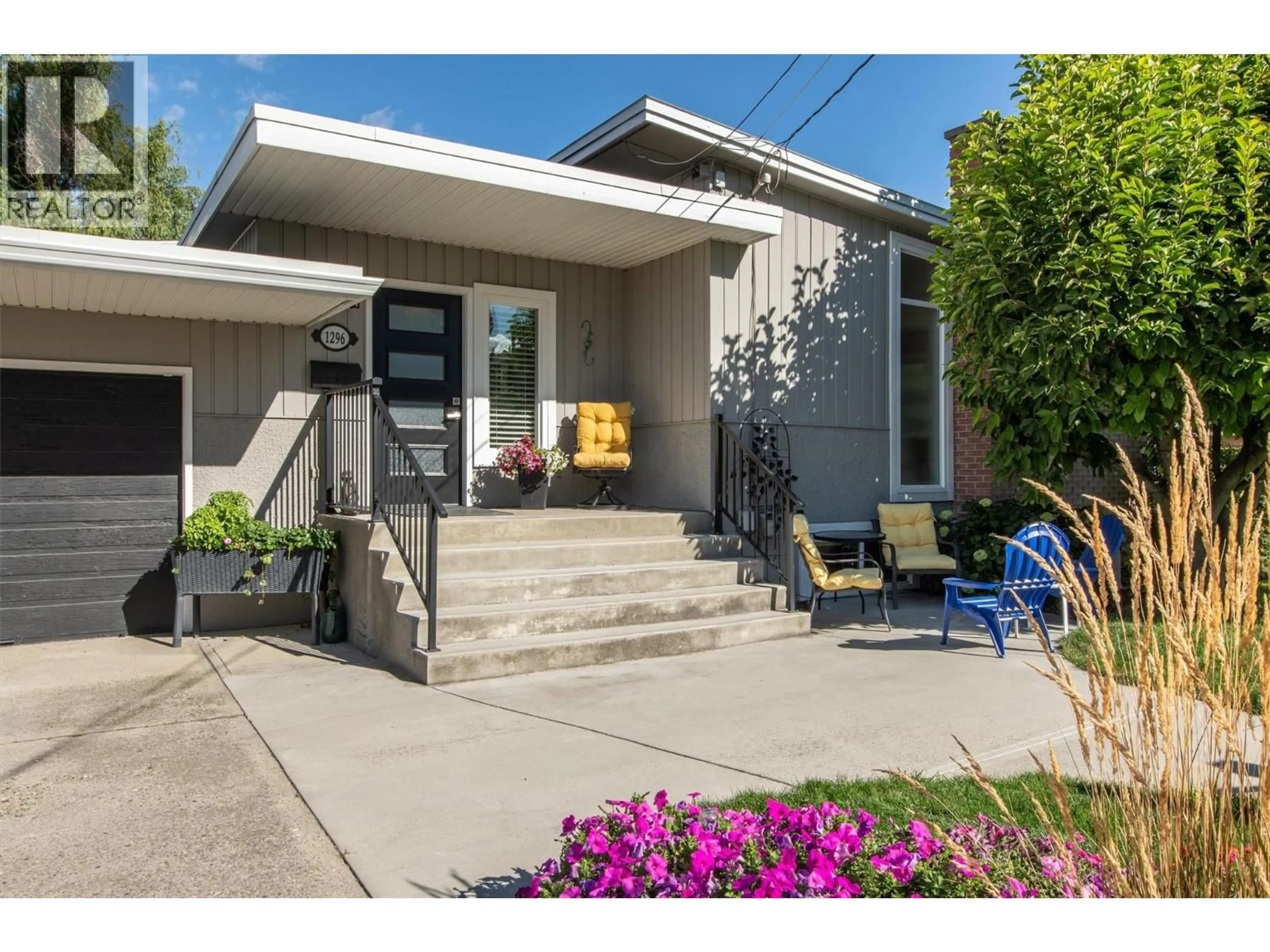 Home with vinyl exterior material, street for 1296 KELGLEN CRESCENT, Kelowna British Columbia V1Y6K5