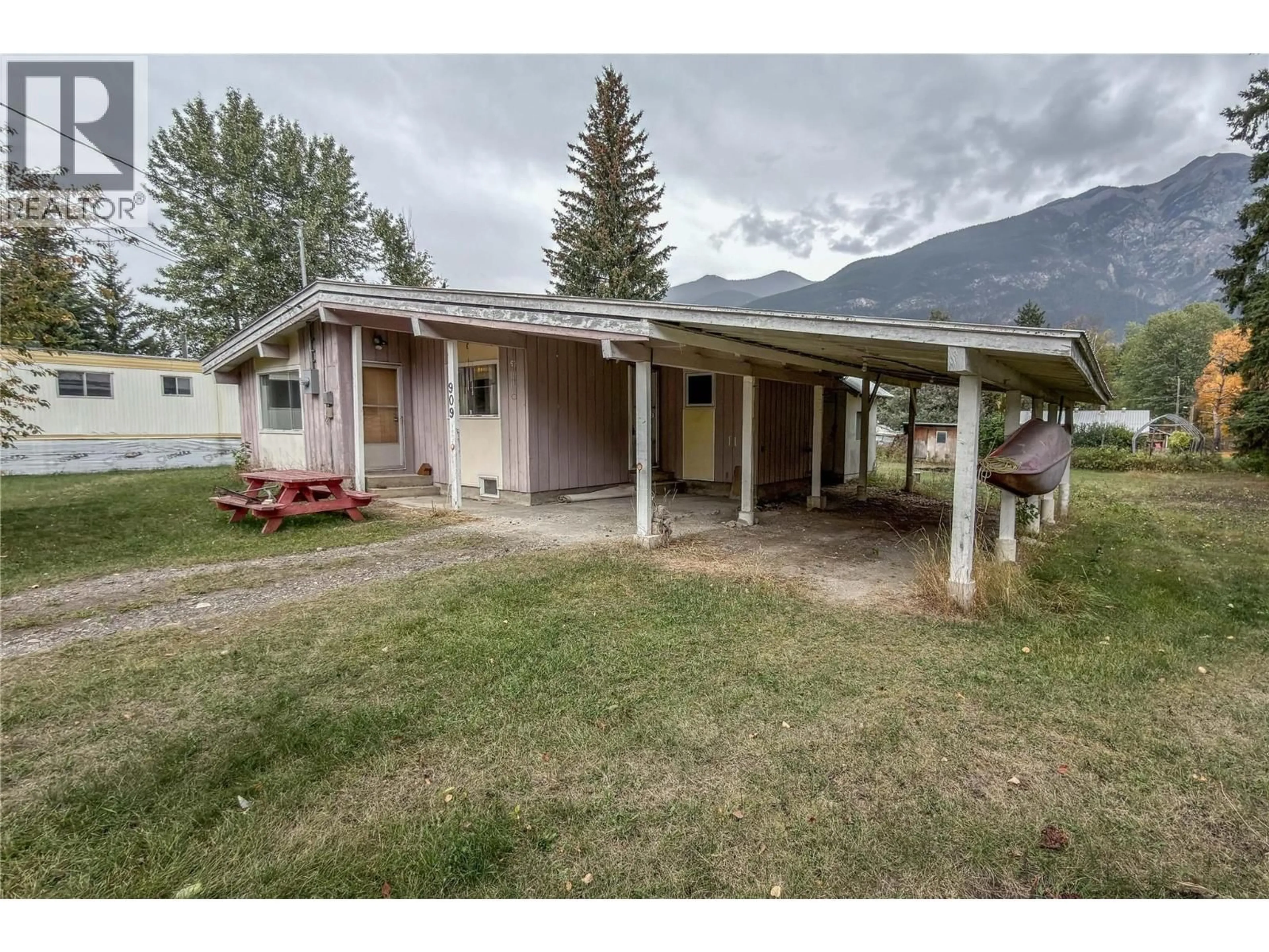 A pic from outside/outdoor area/front of a property/back of a property/a pic from drone, mountain view for 909 RYTER ROAD WEST, Golden British Columbia V0A1H2