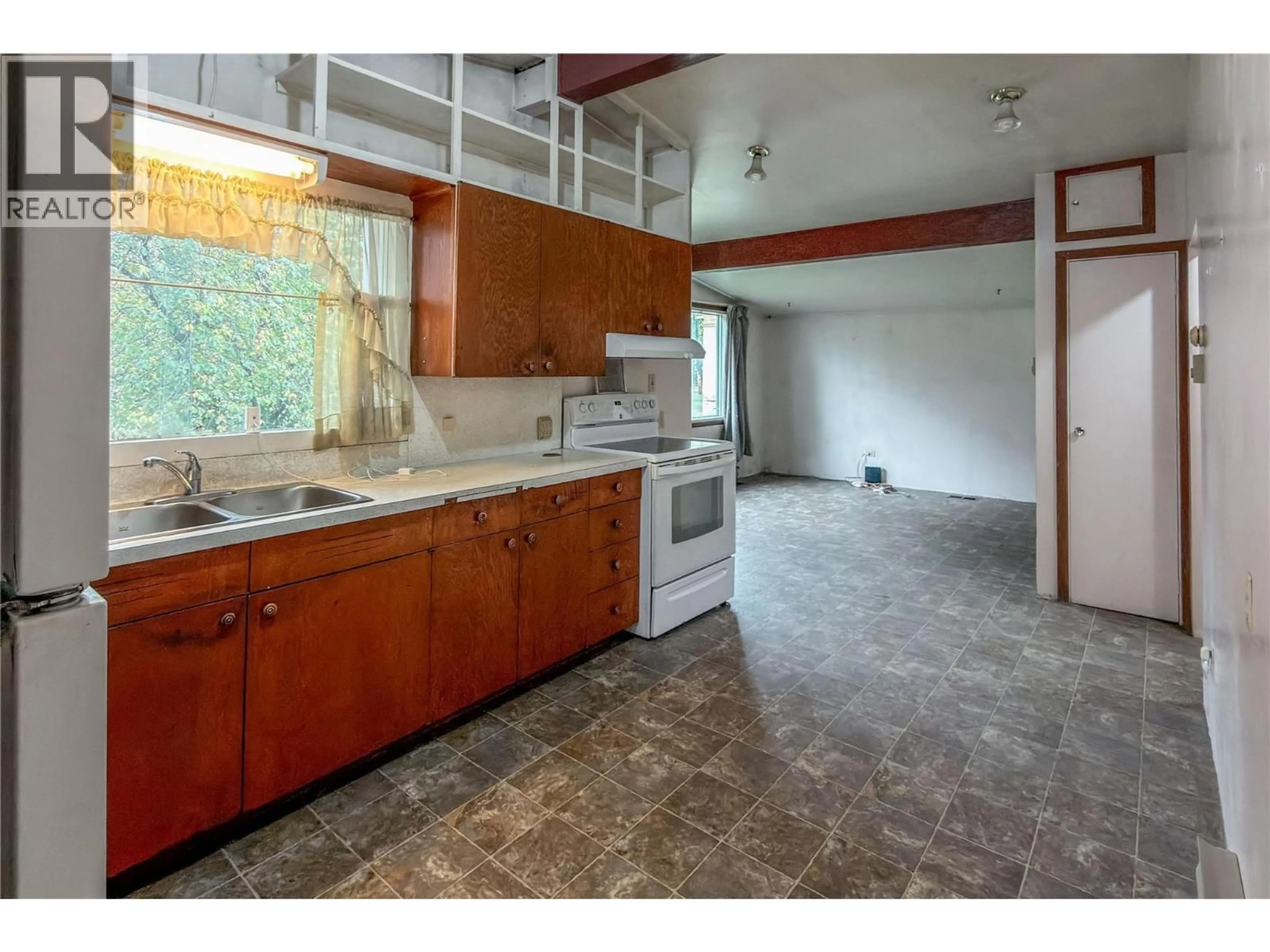 Standard kitchen, unknown for 909 RYTER ROAD WEST, Golden British Columbia V0A1H2