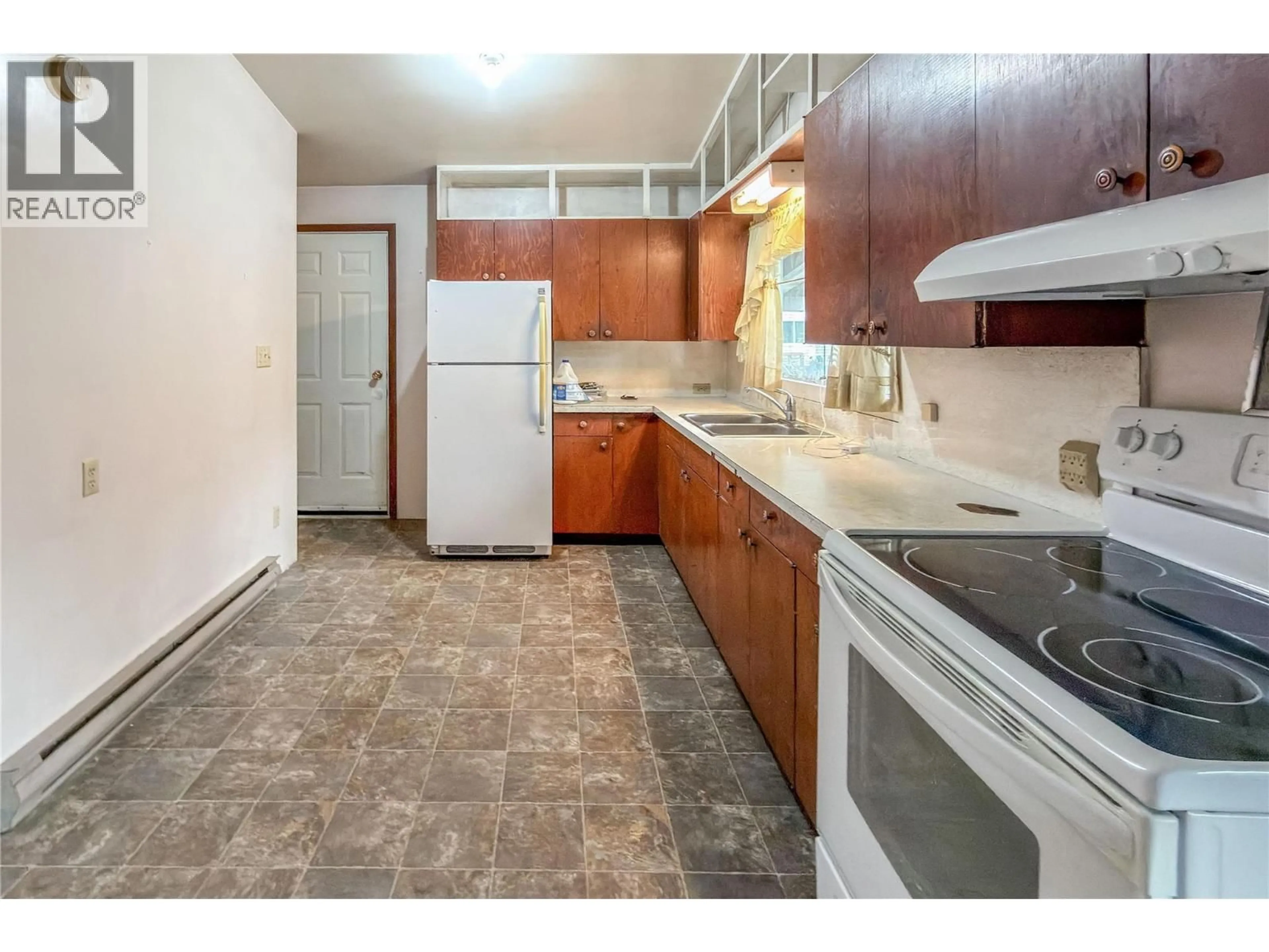 Standard kitchen, unknown for 909 RYTER ROAD WEST, Golden British Columbia V0A1H2