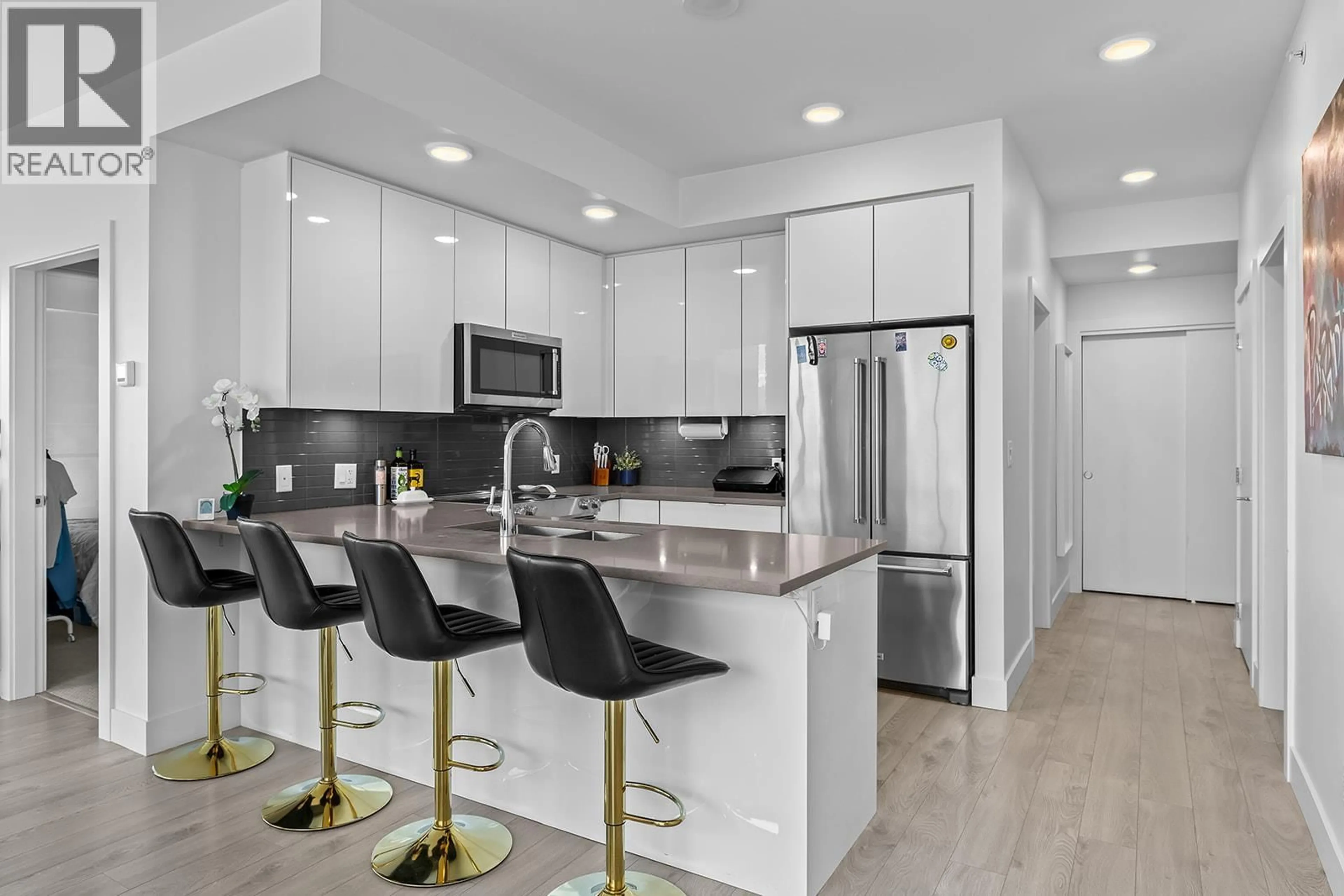 Open concept kitchen, ceramic/tile floor for 1301 - 1232 ELLIS STREET, Kelowna British Columbia V1Y0J6