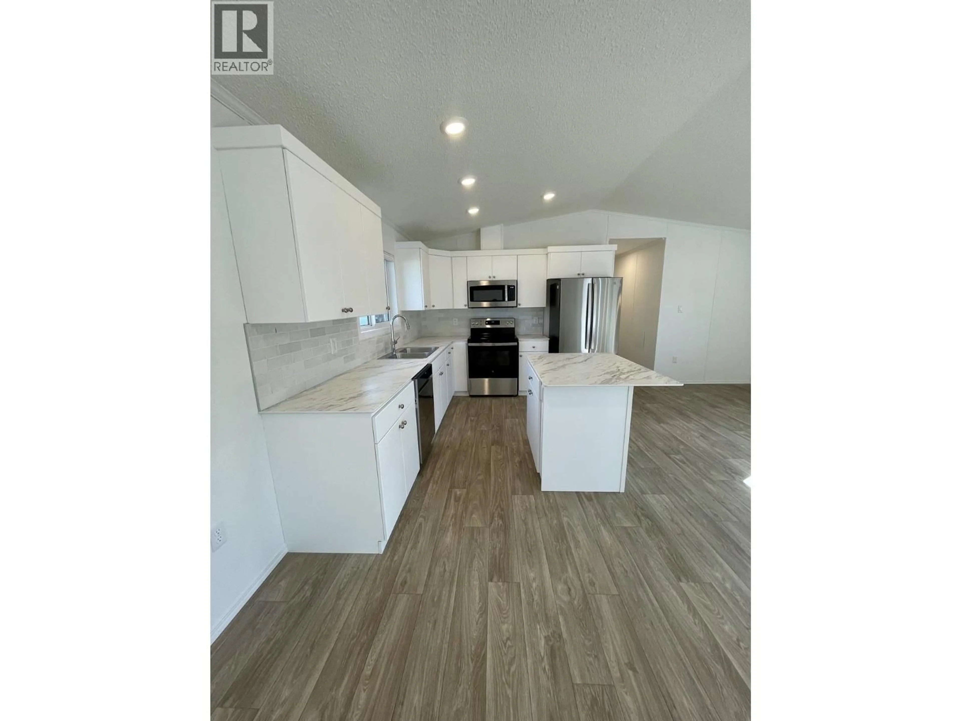 Open concept kitchen, wood/laminate floor for 80 - 100 INDUSTRIAL ROAD 1 ROAD, Sparwood British Columbia V0B2G3