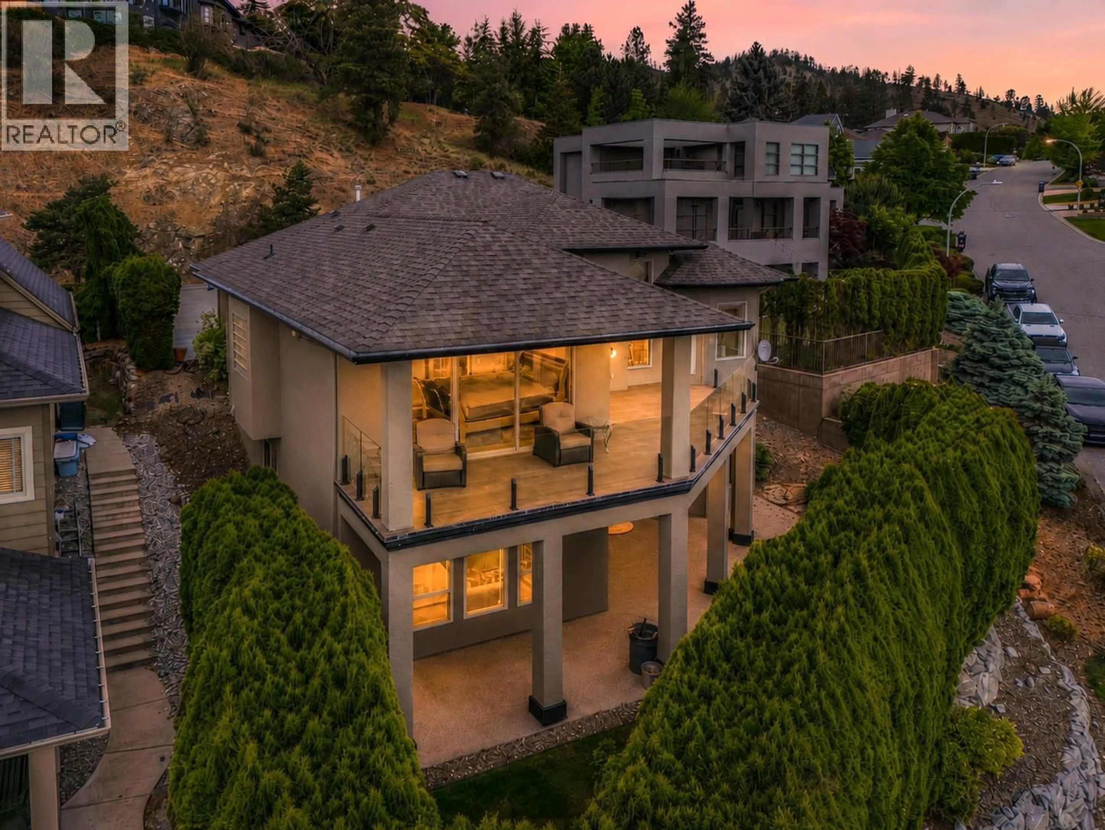 A pic from outside/outdoor area/front of a property/back of a property/a pic from drone, mountain view for 628 SPRUCEVIEW PLACE SOUTH, Kelowna British Columbia V1V2P7