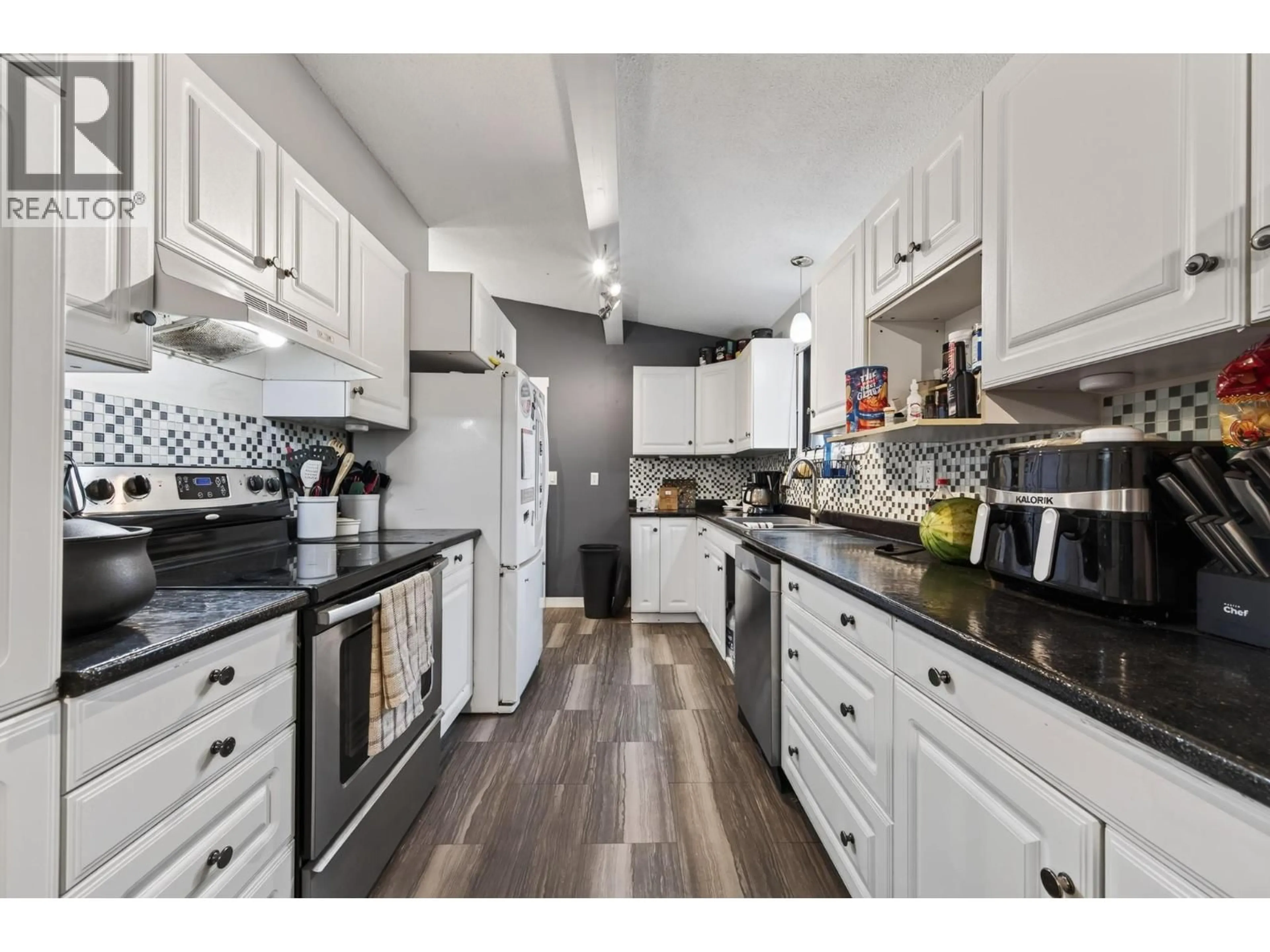 Open concept kitchen, unknown for 859 DEVER DRIVE, Kamloops British Columbia V2B6P9