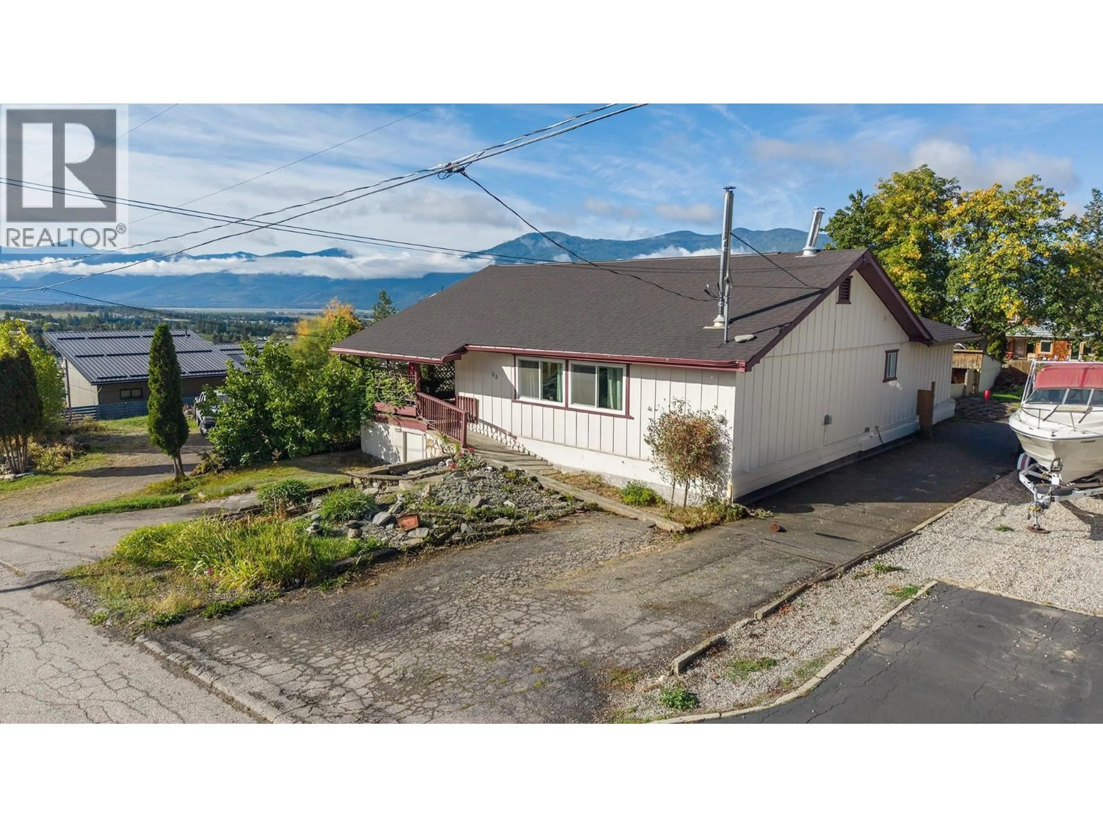 A pic from outside/outdoor area/front of a property/back of a property/a pic from drone, unknown for 115 24TH AVENUE NORTH, Creston British Columbia V0B1G5