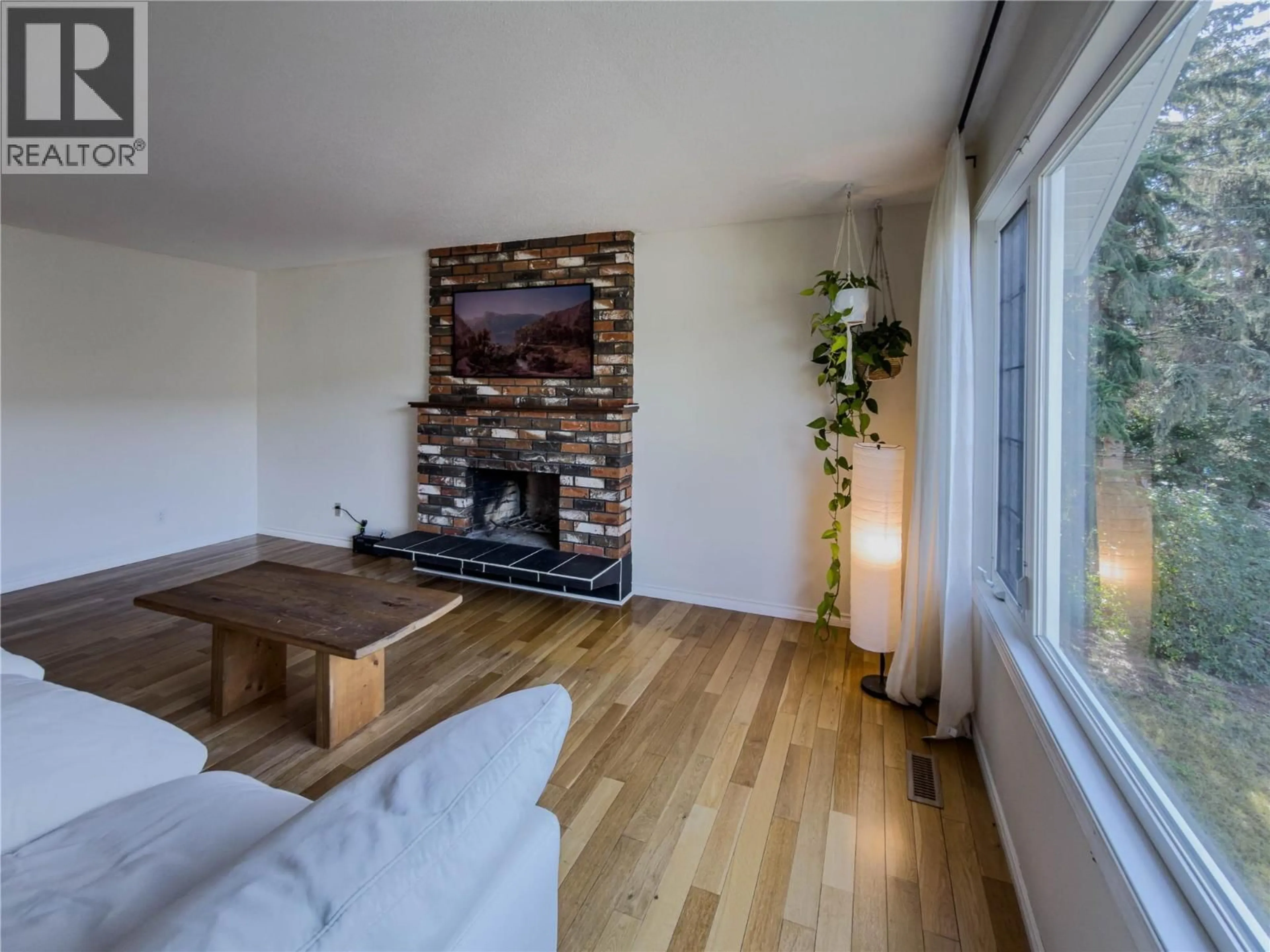 Living room with furniture, wood/laminate floor for 1595 MT DUFFERIN AVENUE, Kamloops British Columbia V2E1A8