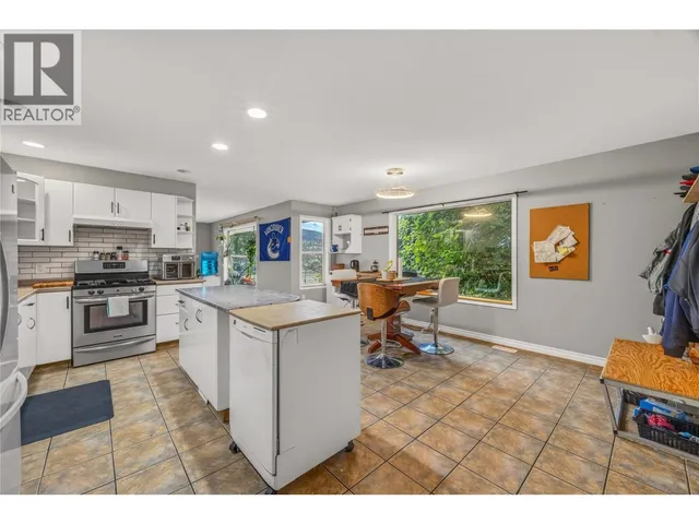 213 TAMARAC AVENUE, Kaleden 5