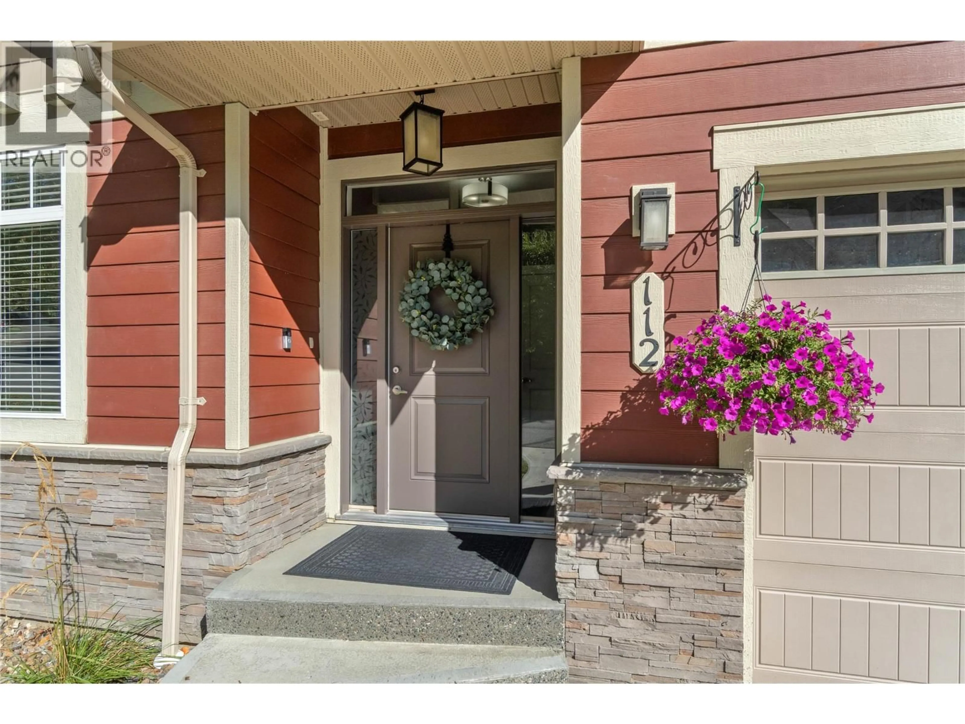 Indoor entryway for 112 - 1939 COLDWATER DRIVE, Kamloops British Columbia V2E0B3