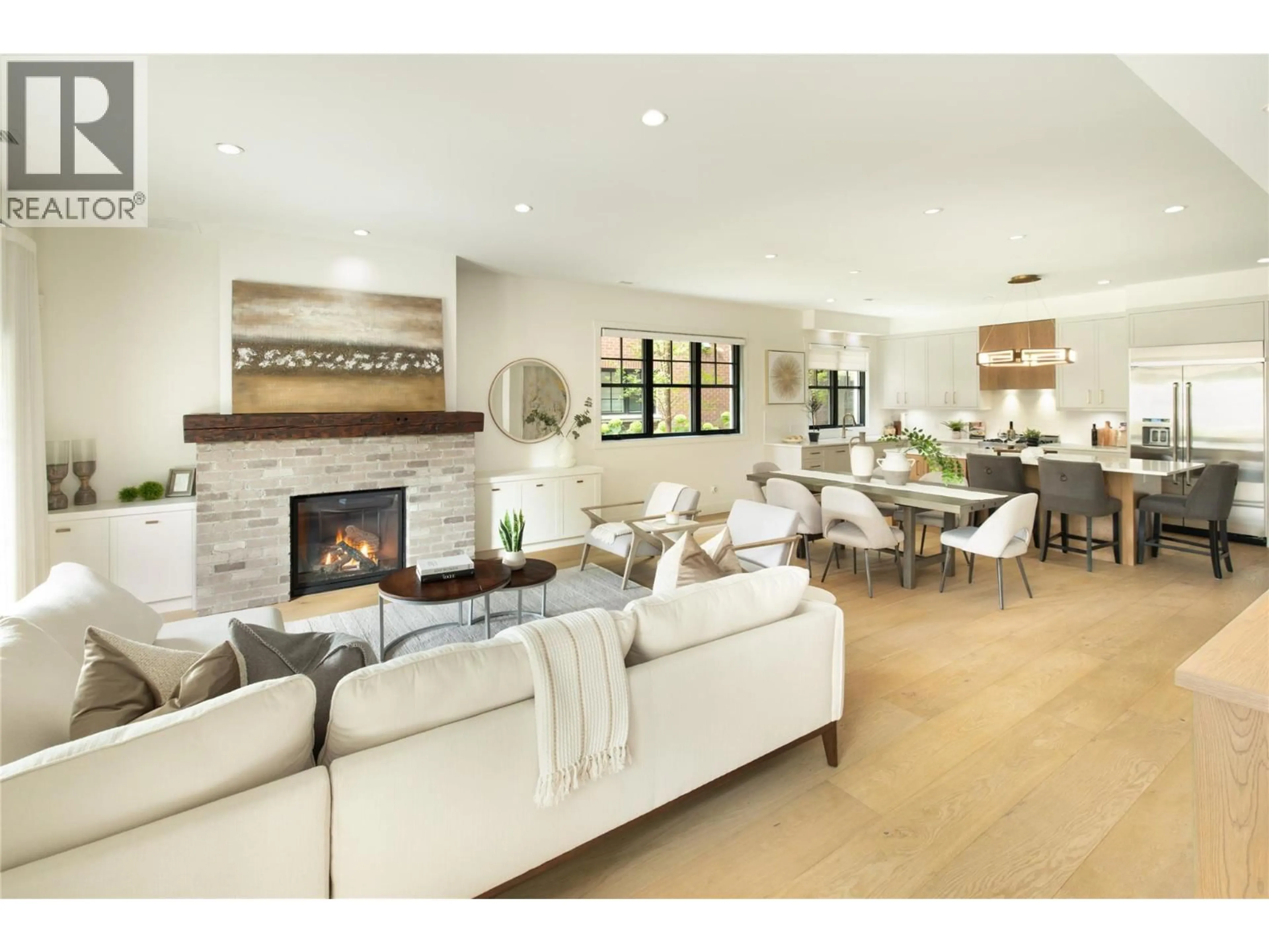 Living room with furniture, unknown for 2691 GORE STREET, Kelowna British Columbia V1Y5A5