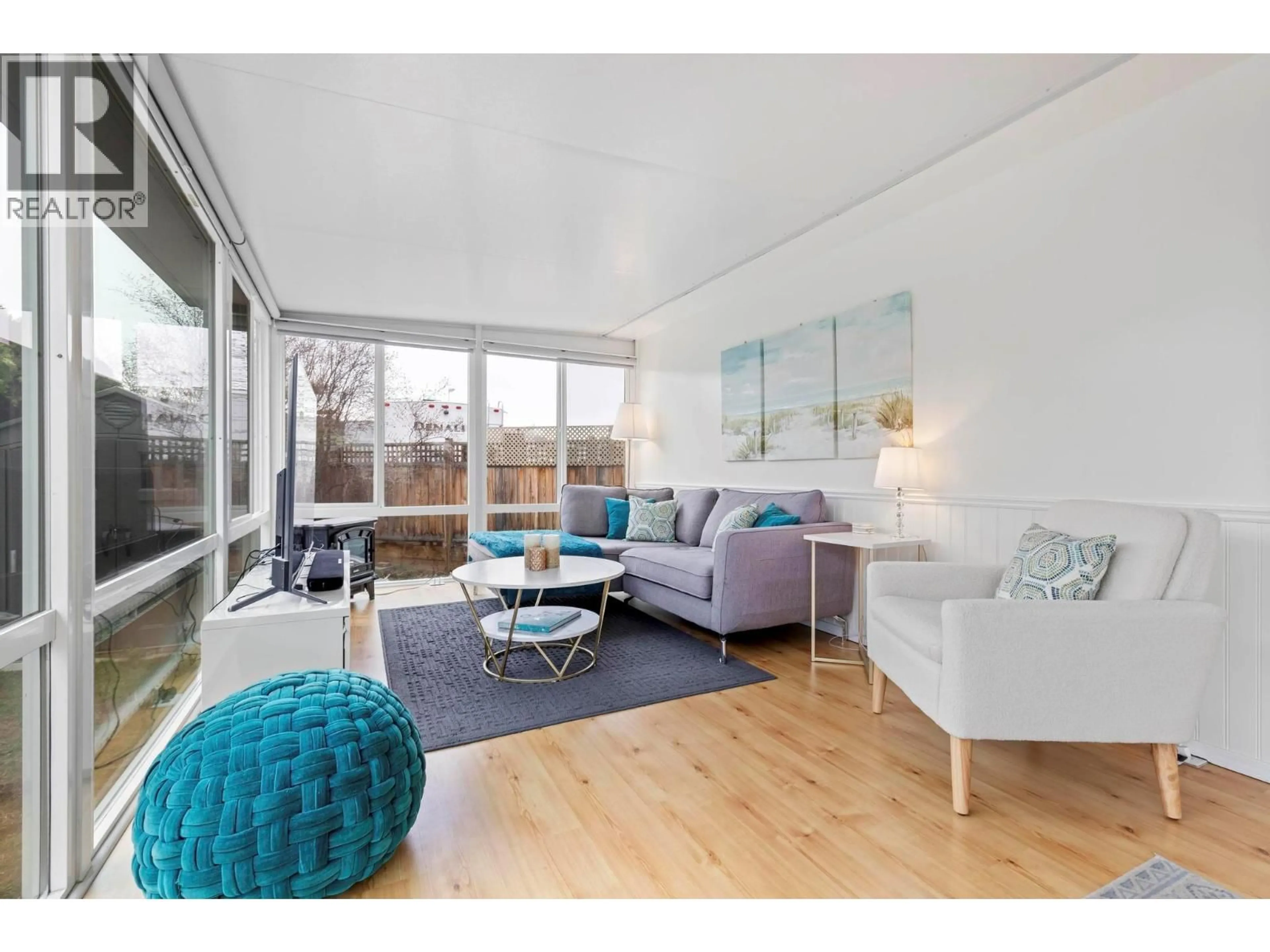 Living room with furniture, wood/laminate floor for 25 - 415 COMMONWEALTH ROAD, Kelowna British Columbia V4V1P4