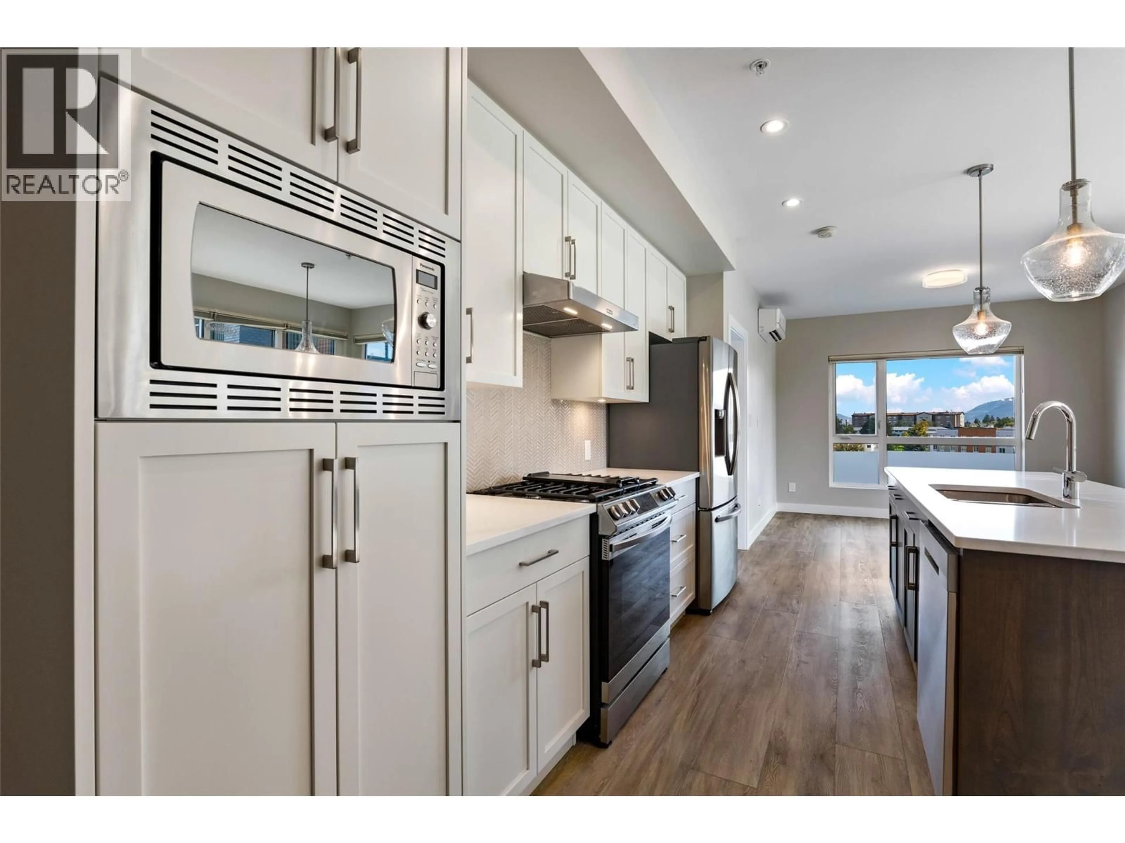 Open concept kitchen, unknown for 203 - 875 UNIVERSITY DRIVE, Kamloops British Columbia V2C0J8