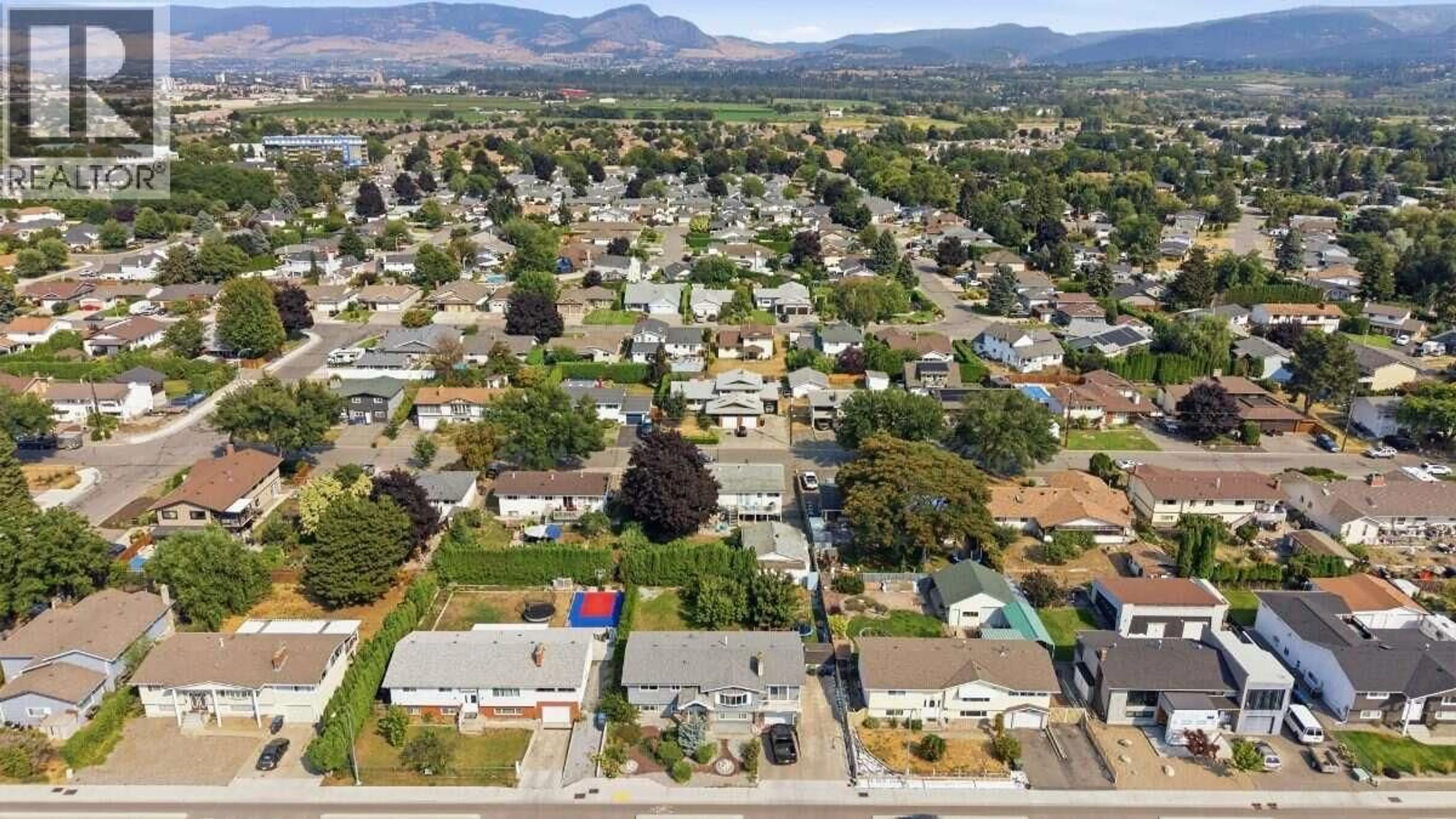 A pic from outside/outdoor area/front of a property/back of a property/a pic from drone, mountain view for 2555 GRENFELL ROAD, Kelowna British Columbia V1Y3C9