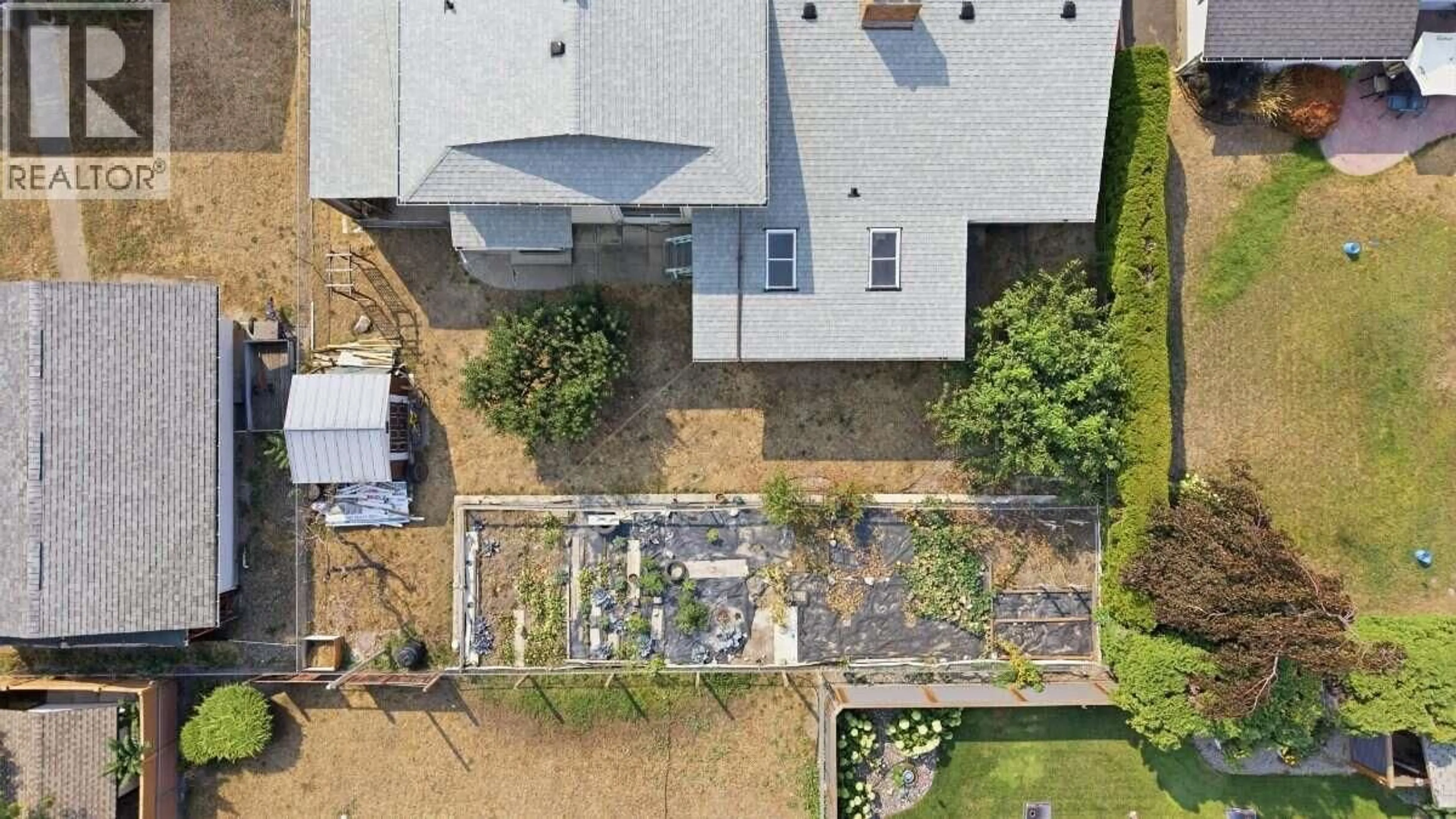 A pic from outside/outdoor area/front of a property/back of a property/a pic from drone, building for 2555 GRENFELL ROAD, Kelowna British Columbia V1Y3C9