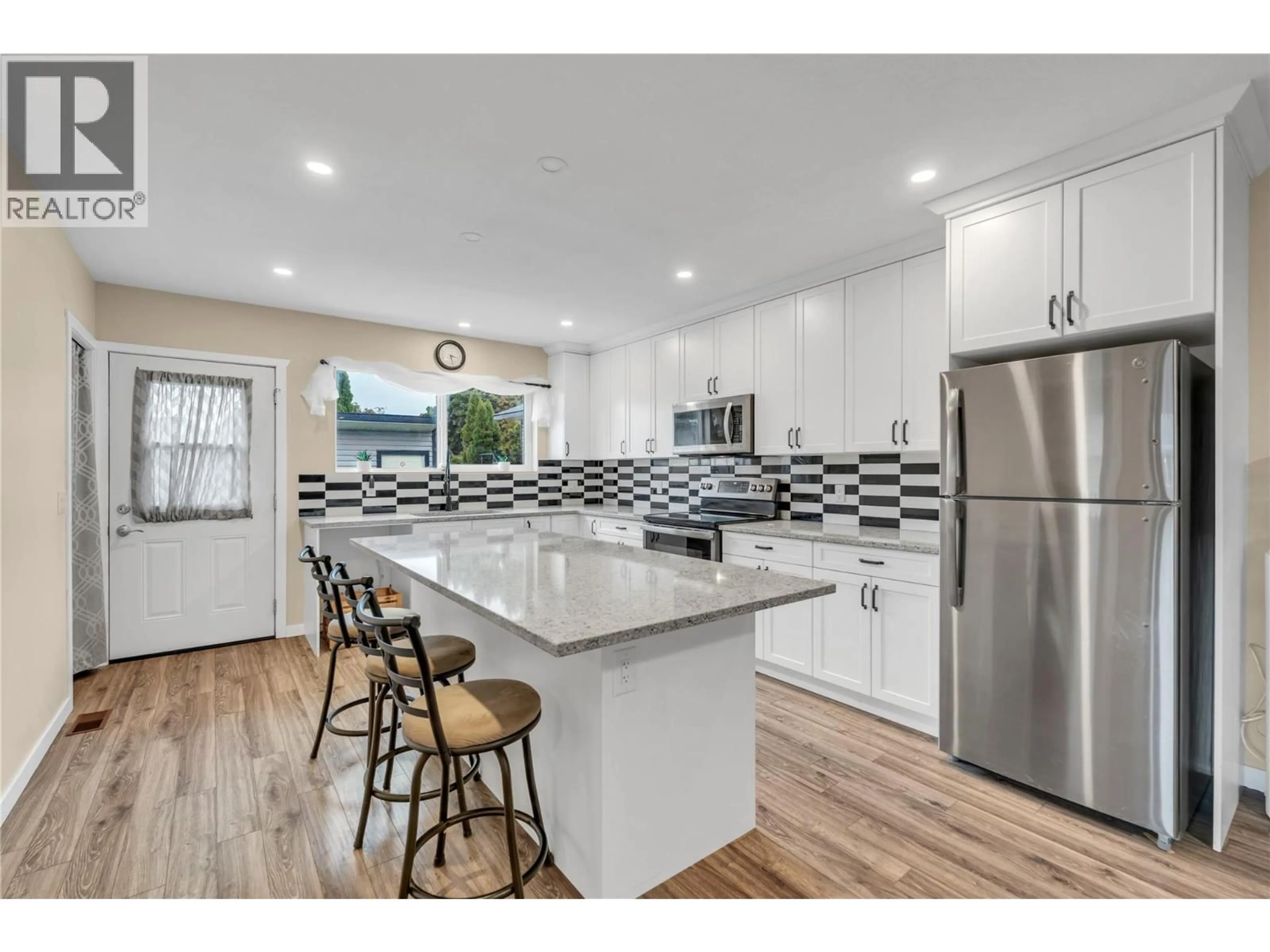 Open concept kitchen, unknown for 507 DUNCAN AVENUE WEST, Penticton British Columbia V2A2V8