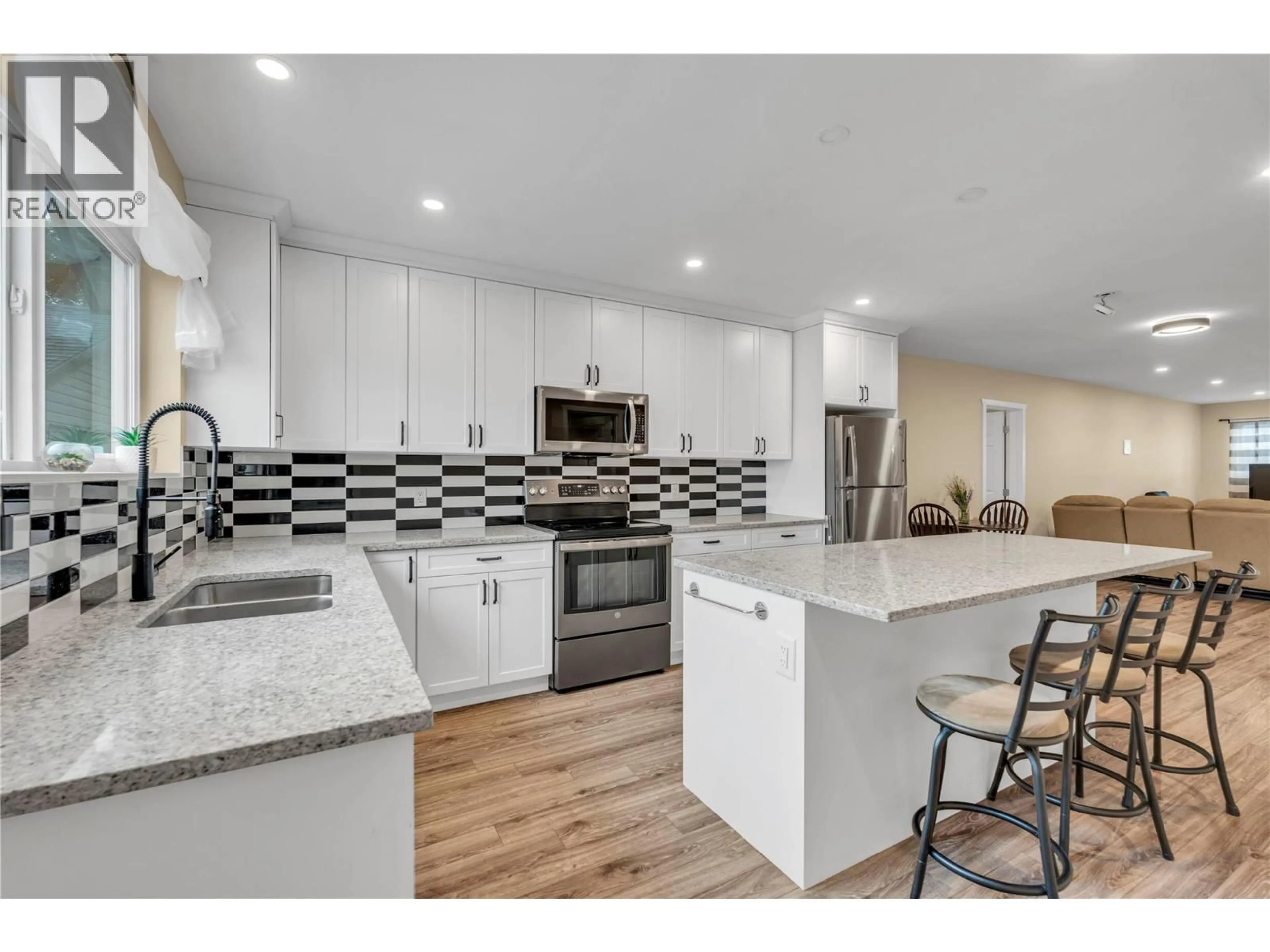 Open concept kitchen, ceramic/tile floor for 507 DUNCAN AVENUE WEST, Penticton British Columbia V2A2V8