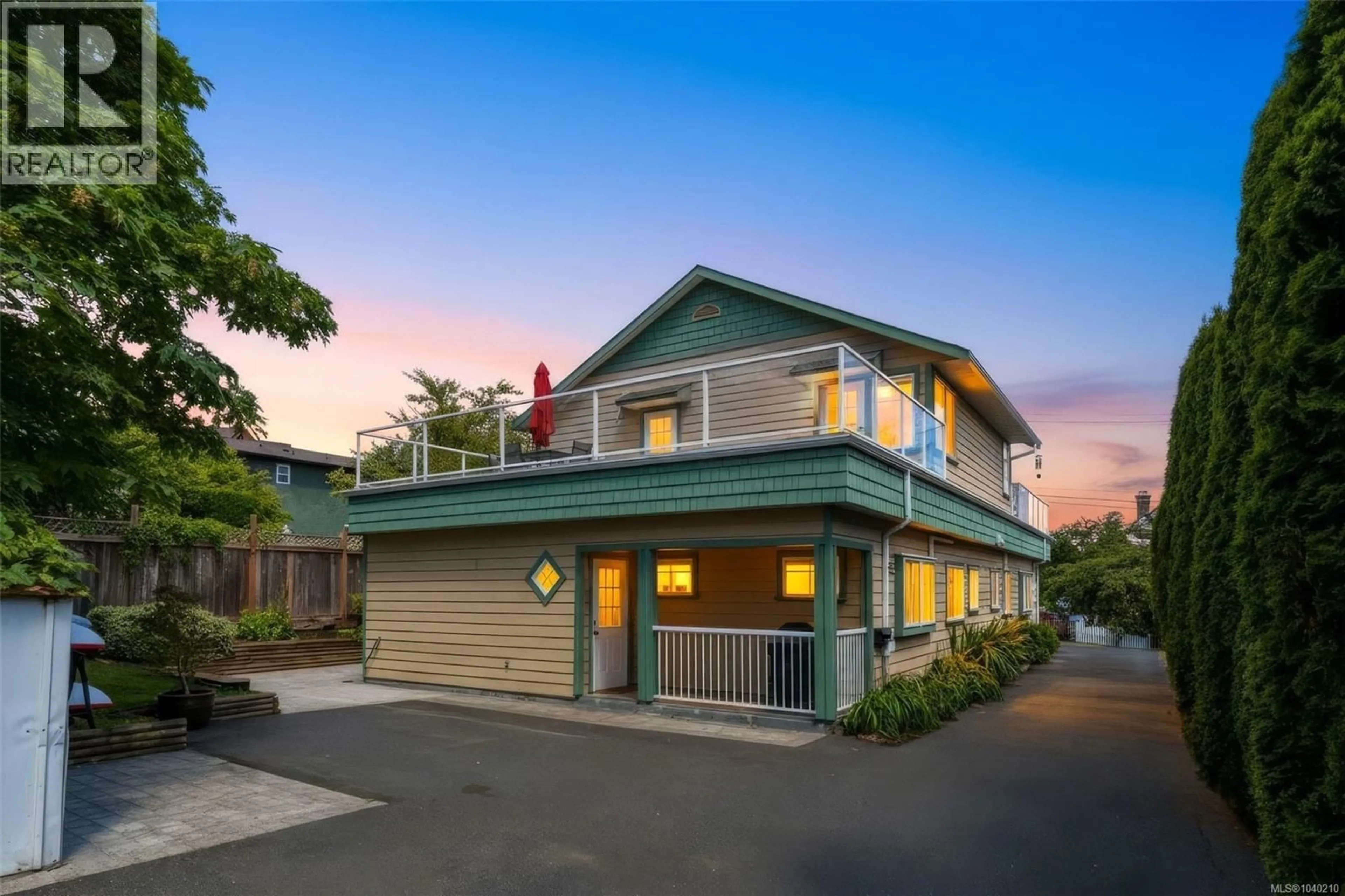 Home with vinyl exterior material, street for 208 RAYNOR AVENUE, Victoria British Columbia V9A3A2