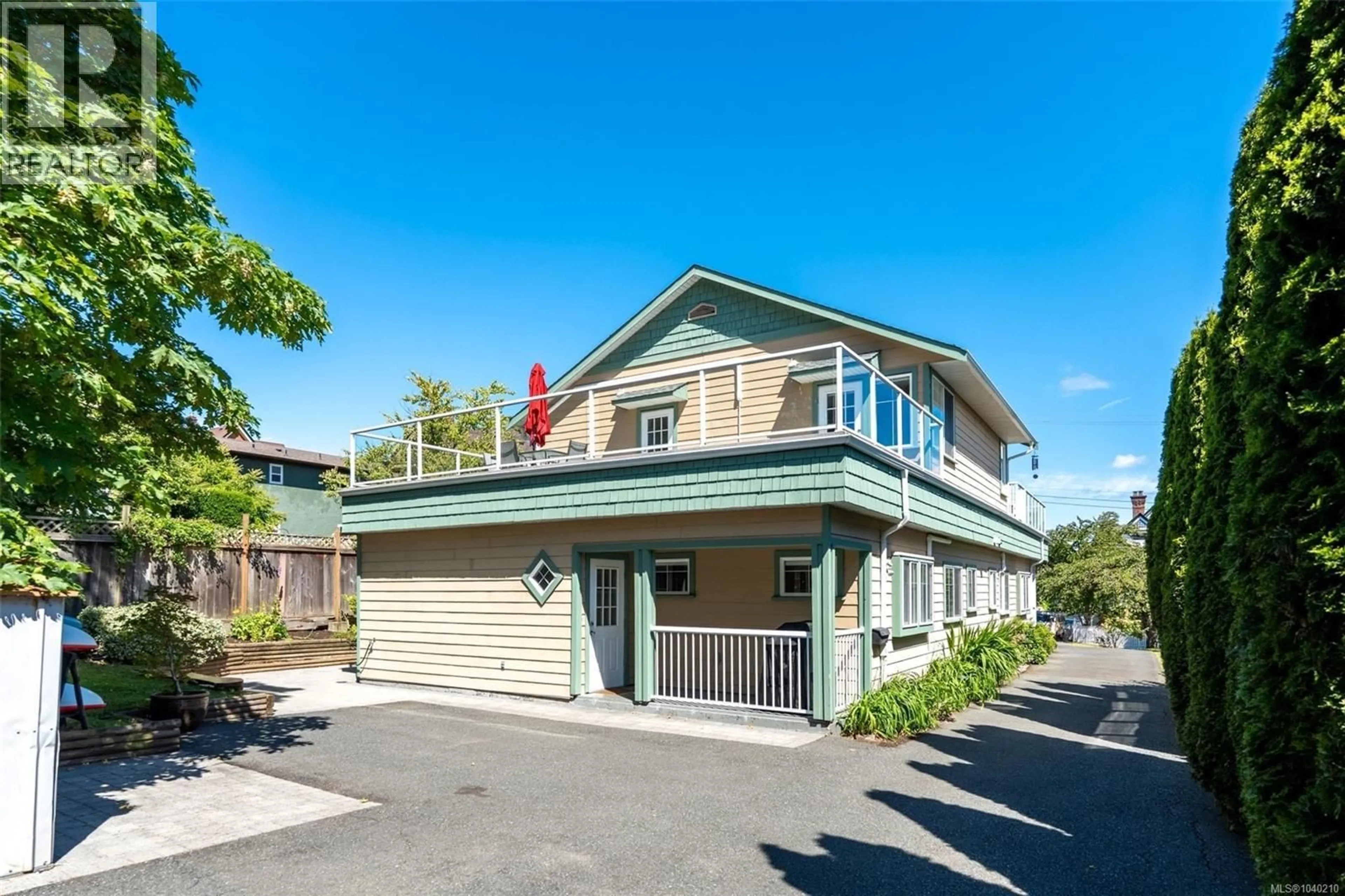 Home with vinyl exterior material, street for 208 RAYNOR AVENUE, Victoria British Columbia V9A3A2