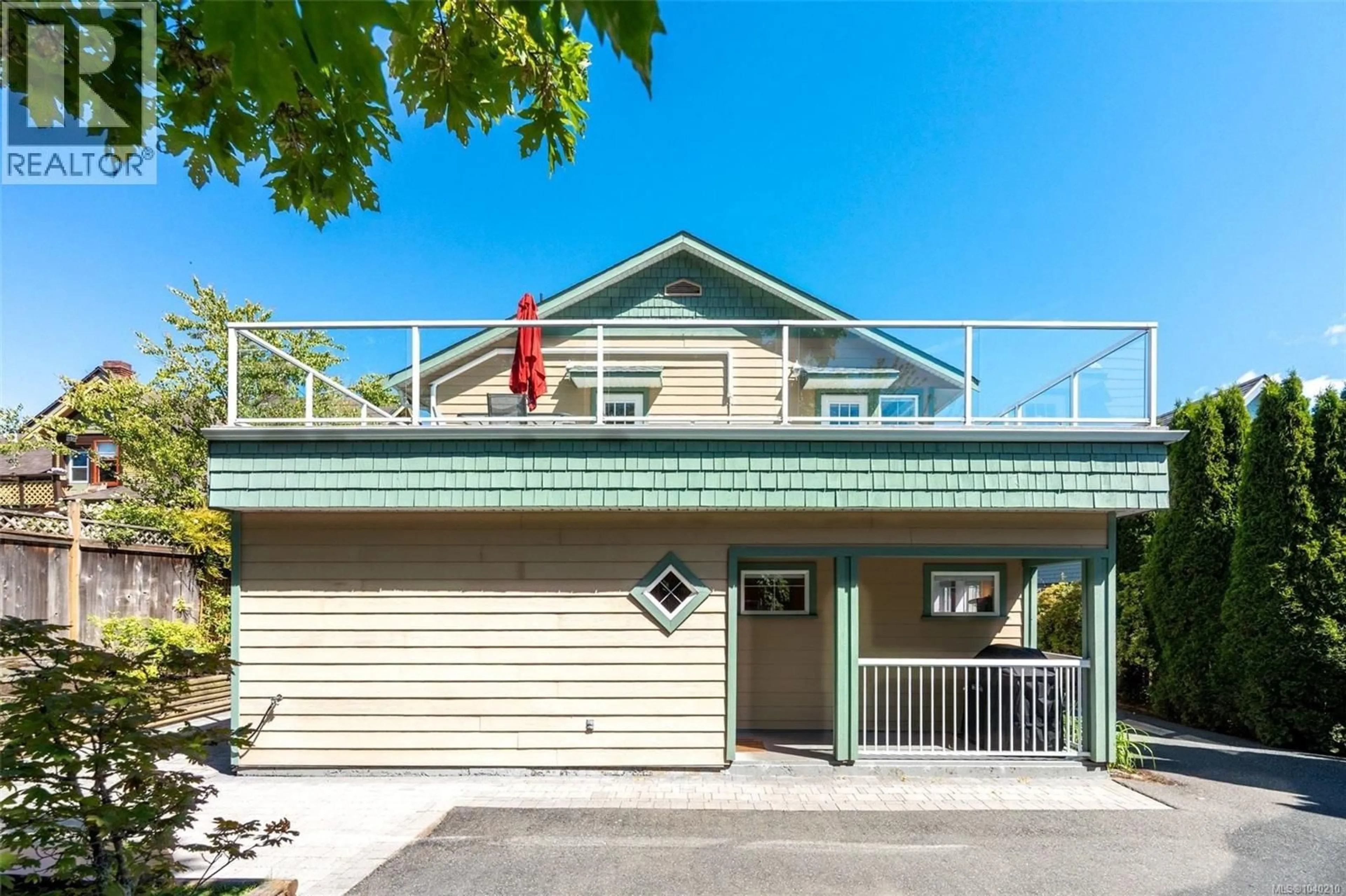 Home with vinyl exterior material, unknown for 208 RAYNOR AVENUE, Victoria British Columbia V9A3A2