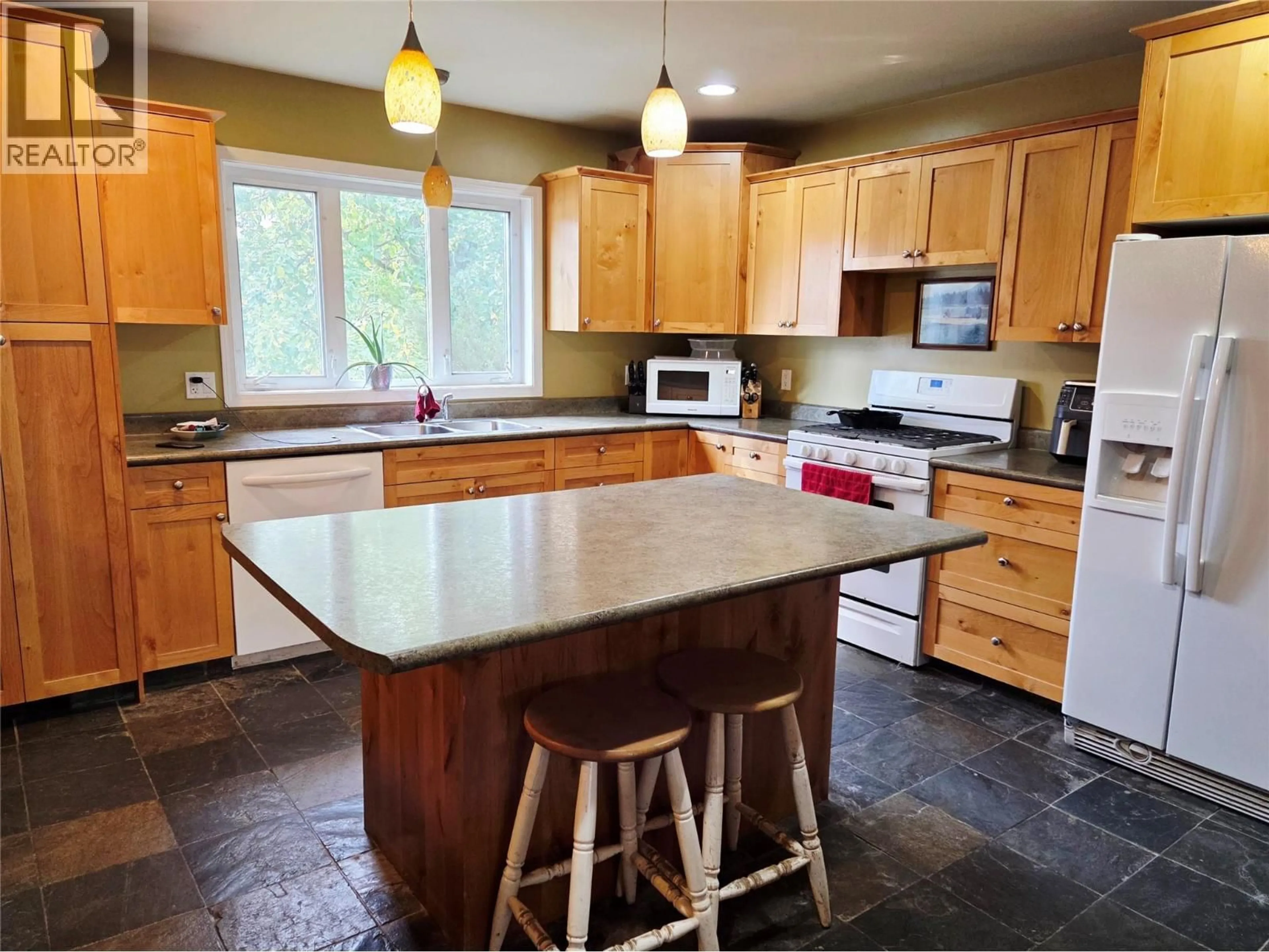 Open concept kitchen, unknown for 88 103 AVENUE, Kimberley British Columbia V1A3A5