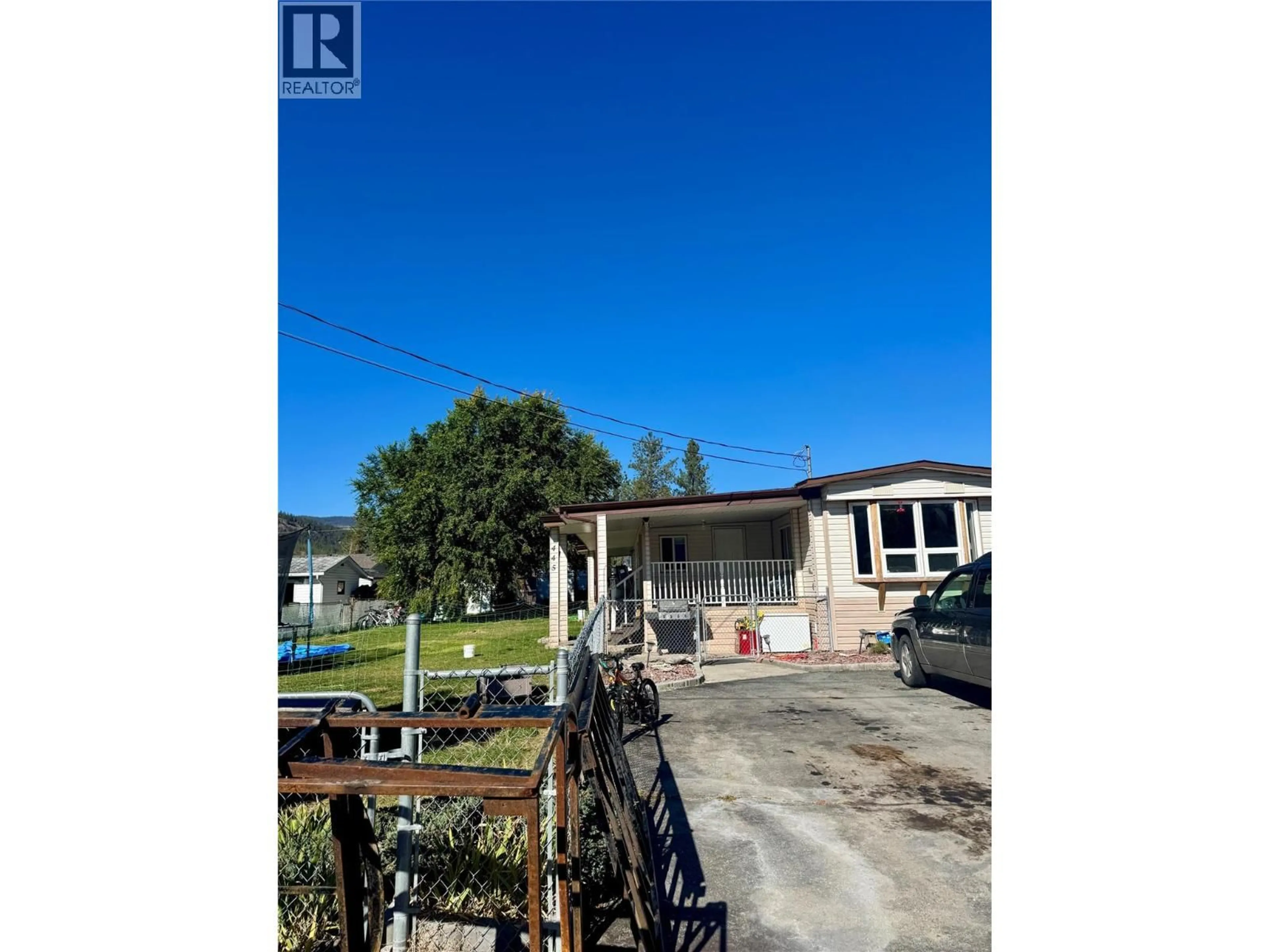 A pic from outside/outdoor area/front of a property/back of a property/a pic from drone, street for 445 BAILEY AVENUE, Merritt British Columbia V0K1Y0