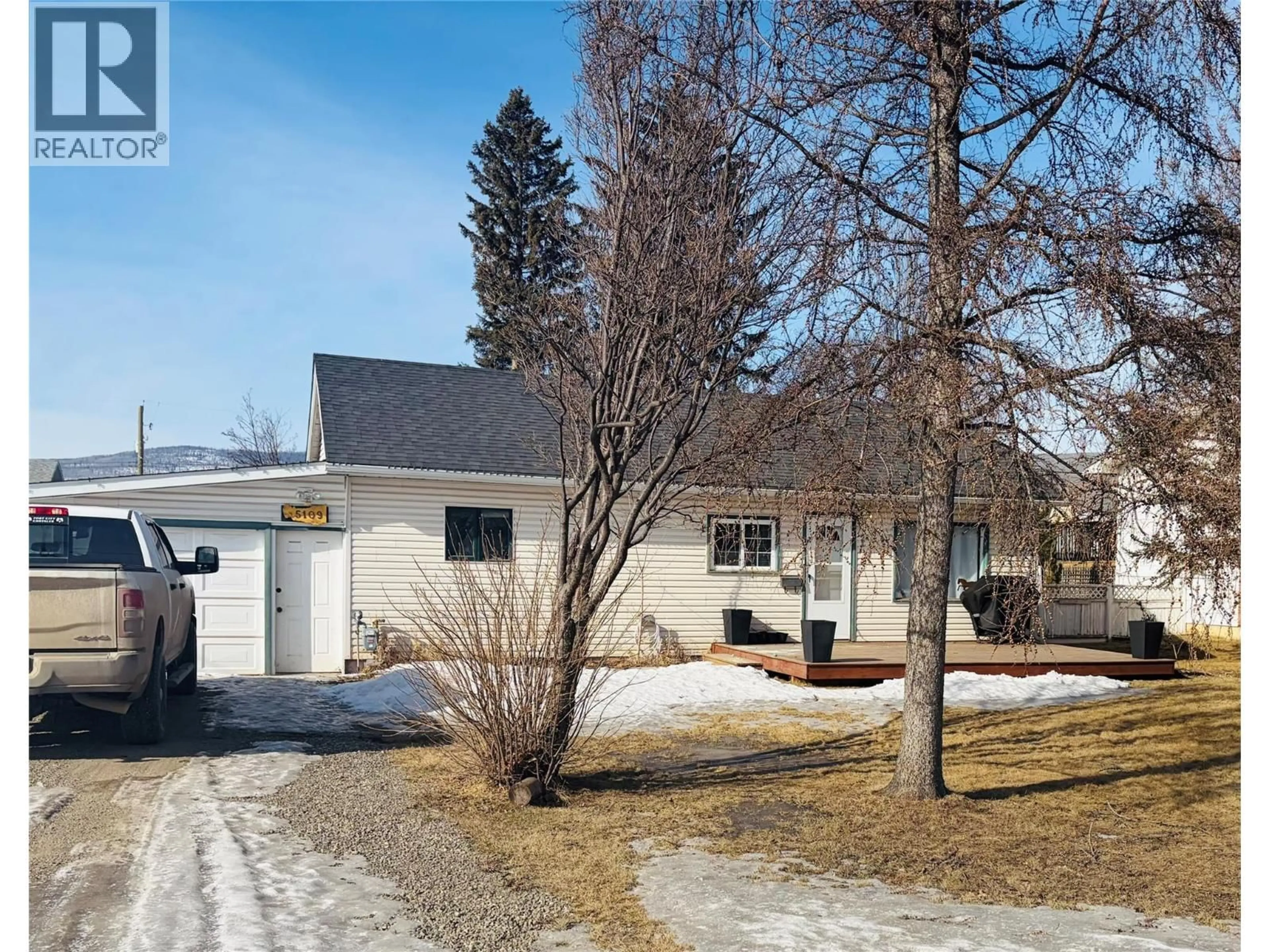 A pic from outside/outdoor area/front of a property/back of a property/a pic from drone, street for 5109 43 STREET NORTHEAST, Chetwynd British Columbia V0C1J0