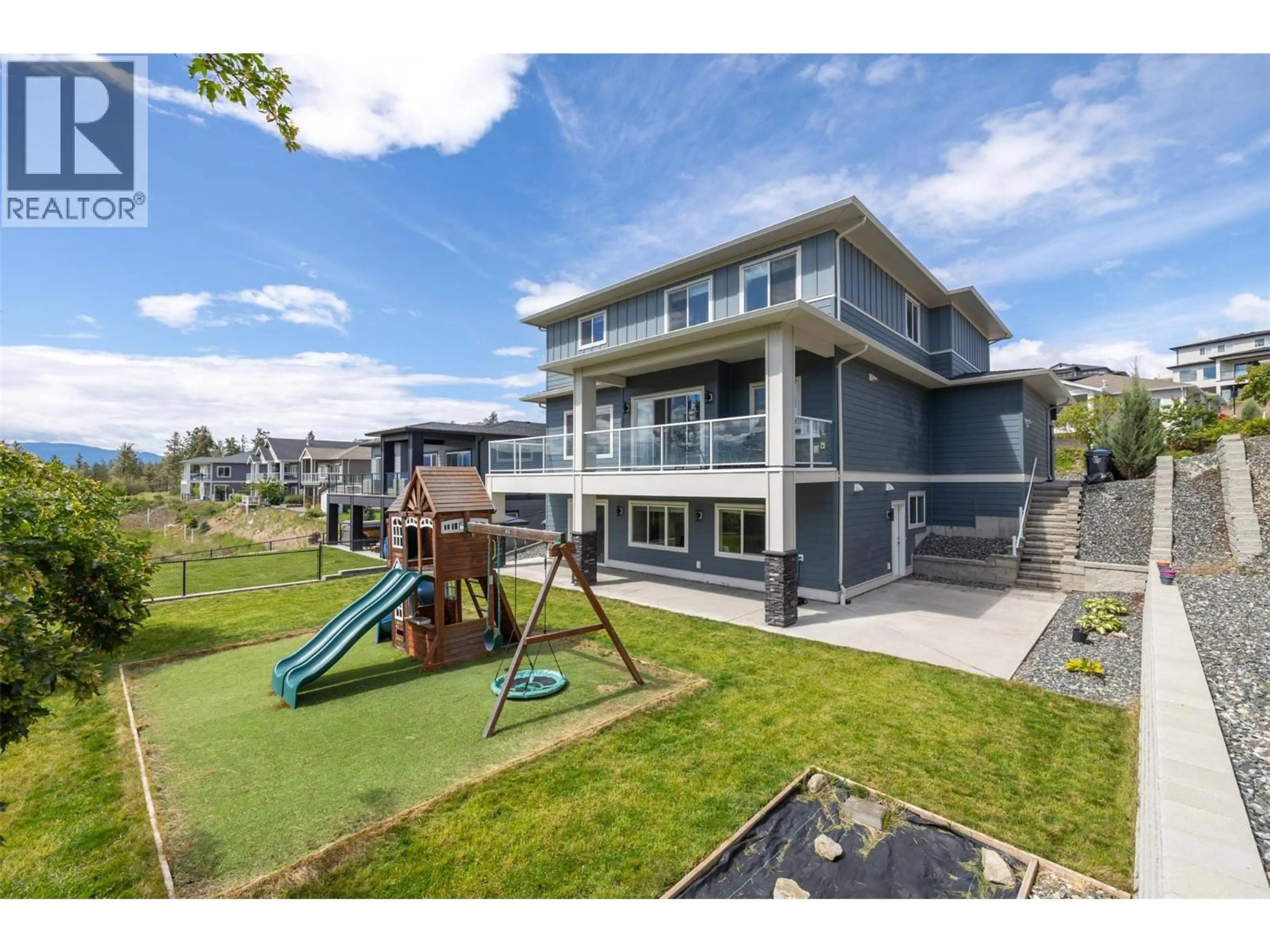 A pic from outside/outdoor area/front of a property/back of a property/a pic from drone, unknown for 695 CONCORDIA STREET, Kelowna British Columbia V1V0A9