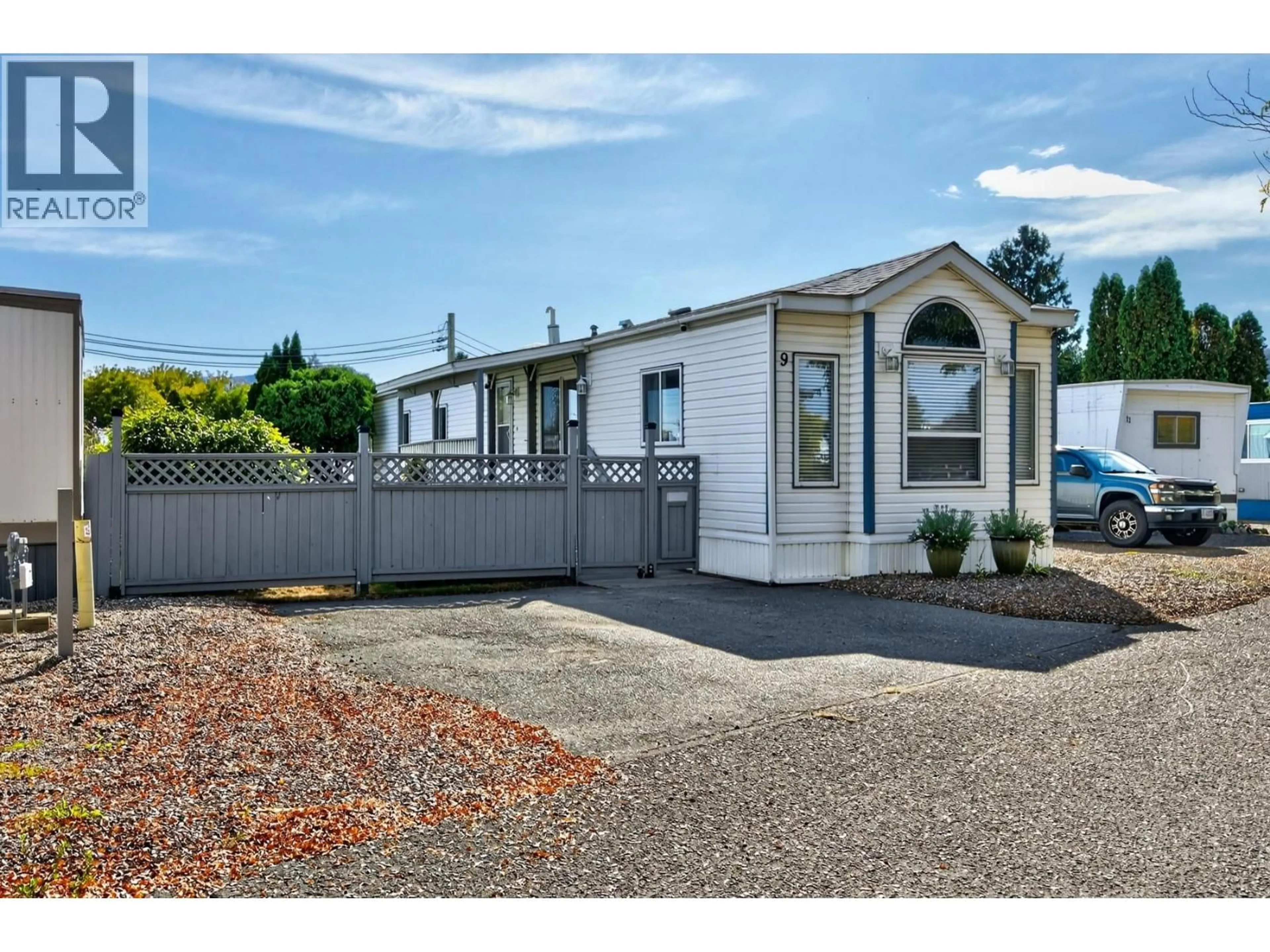 Home with vinyl exterior material, unknown for 9V - 9 VAN DYKE STREET, Kamloops British Columbia V2B4G2
