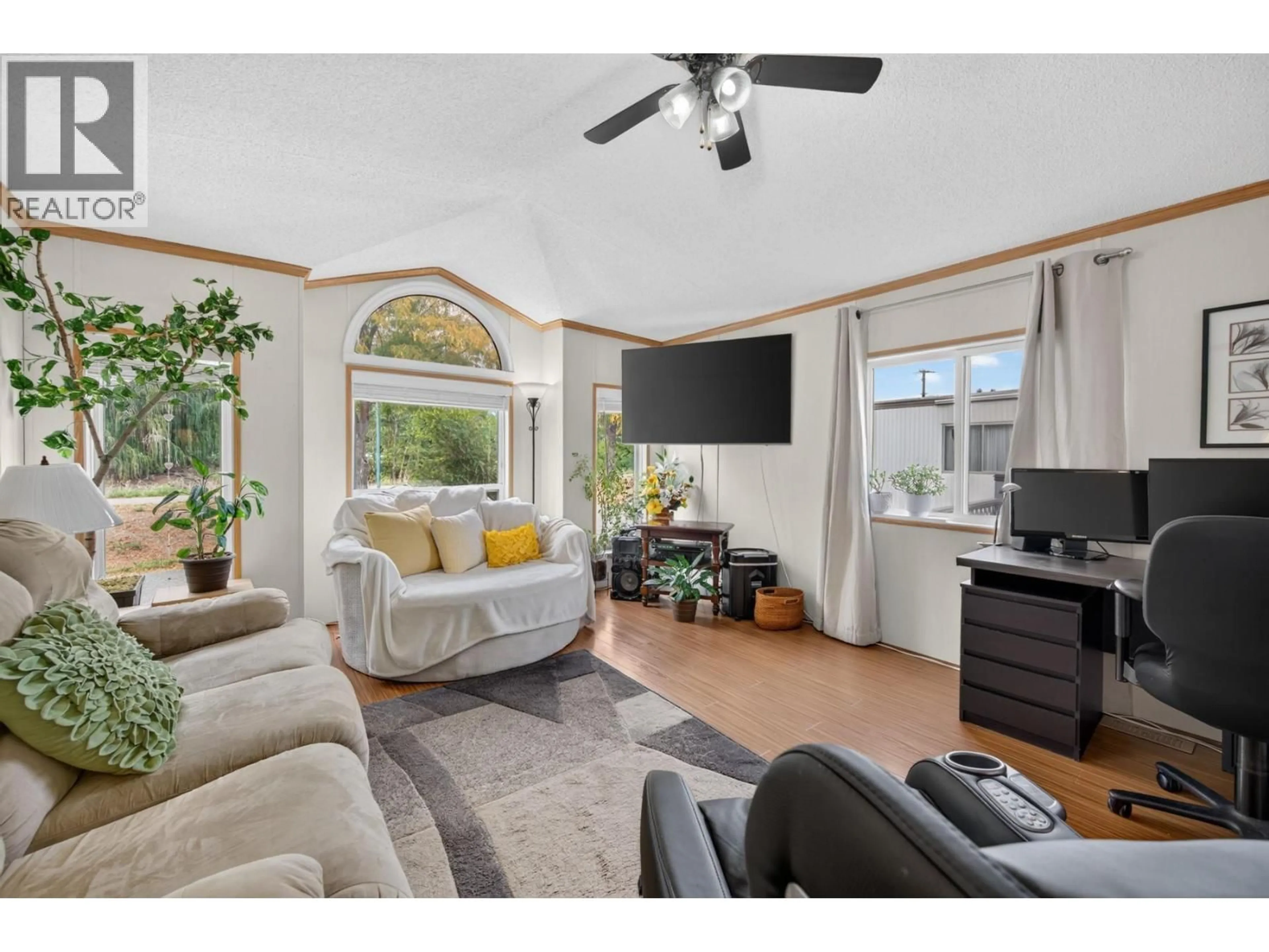 Living room with furniture, unknown for 9V - 9 VAN DYKE STREET, Kamloops British Columbia V2B4G2