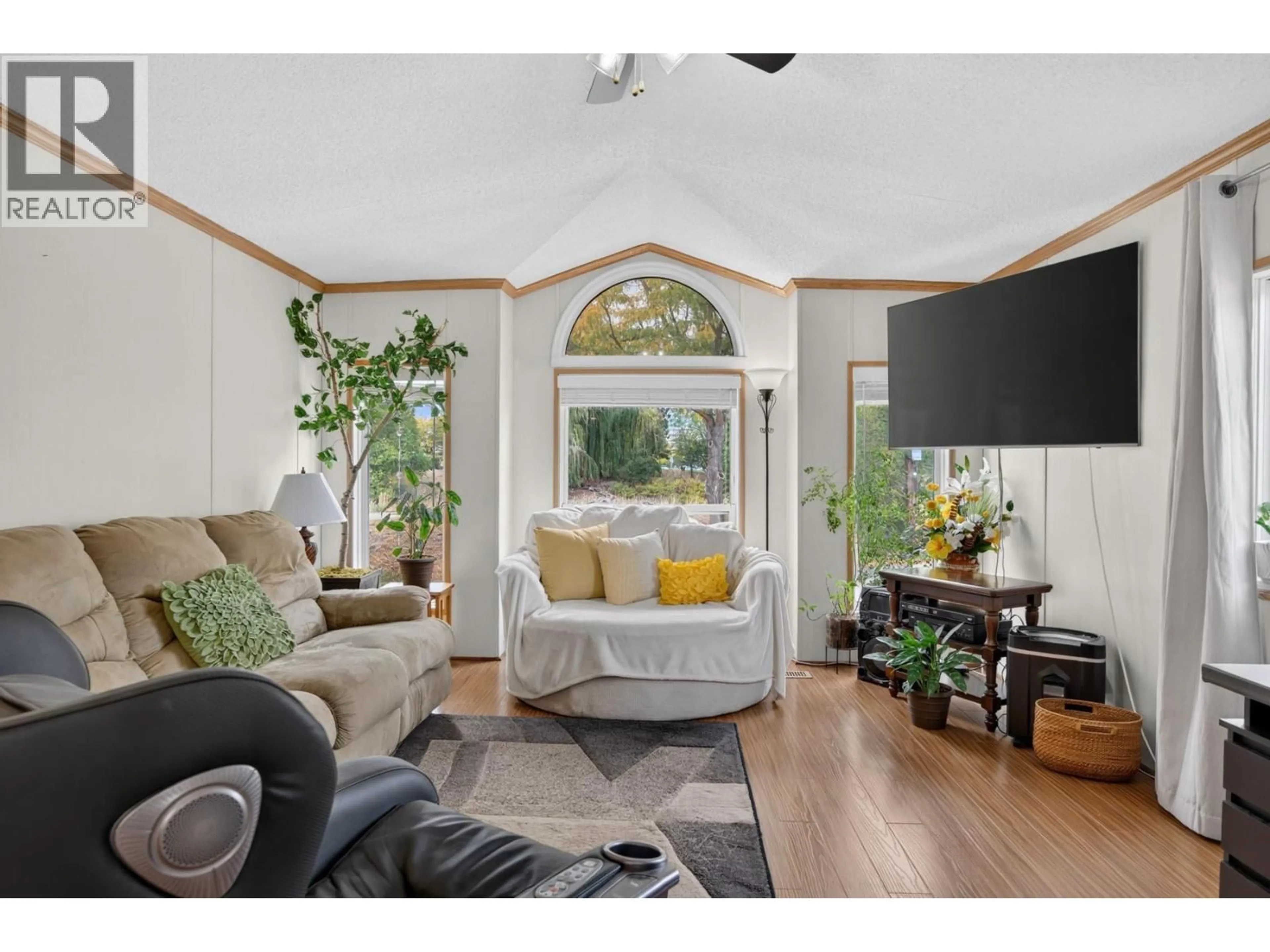 Living room with furniture, unknown for 9V - 9 VAN DYKE STREET, Kamloops British Columbia V2B4G2