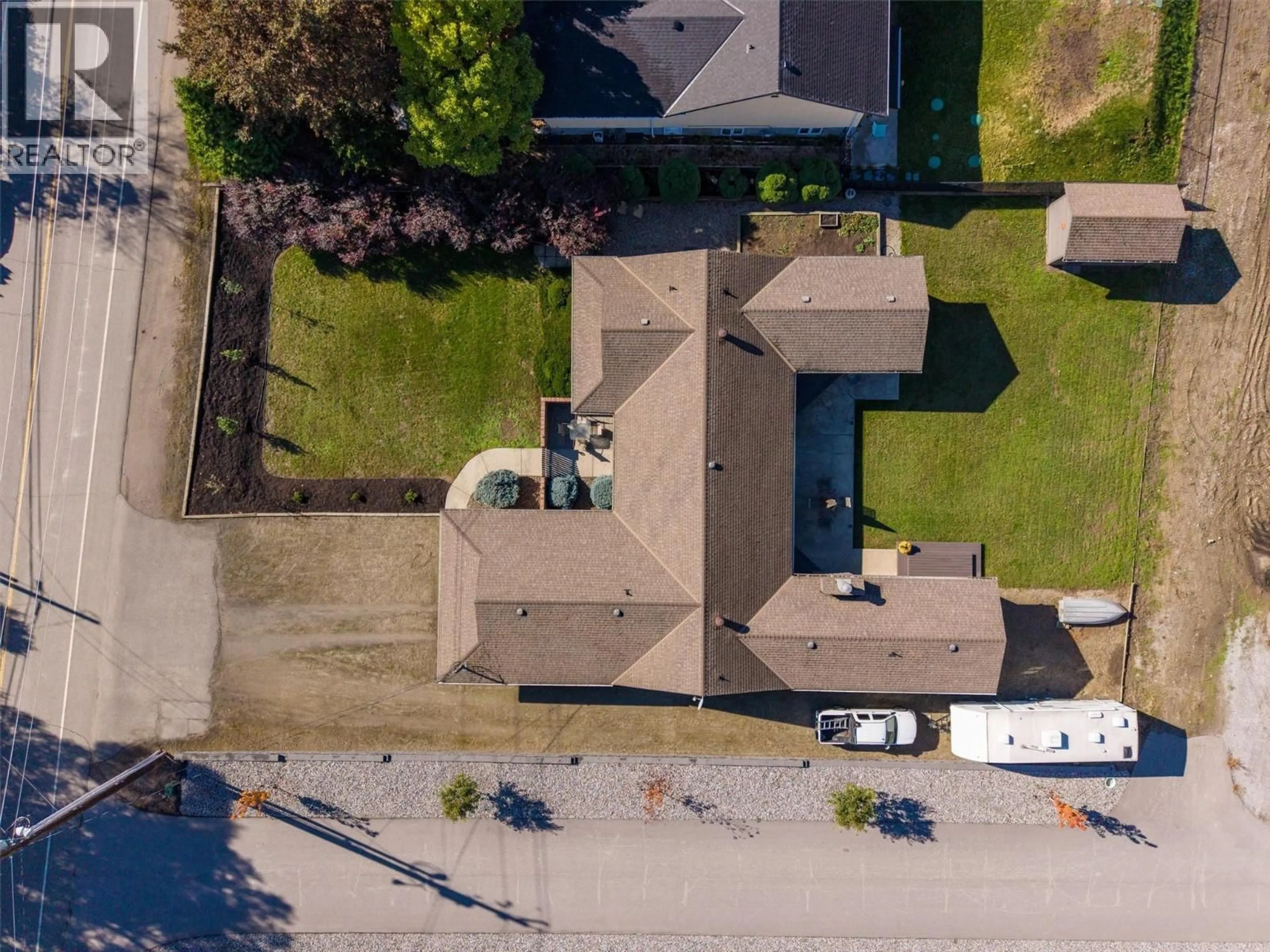 A pic from outside/outdoor area/front of a property/back of a property/a pic from drone, street for 392 VALLEY ROAD NORTH, Kelowna British Columbia V1V2G1