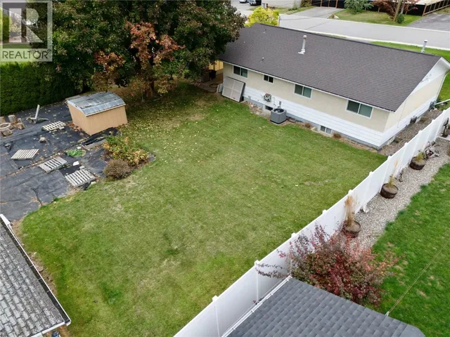 2109 CEDAR STREET, Creston 3